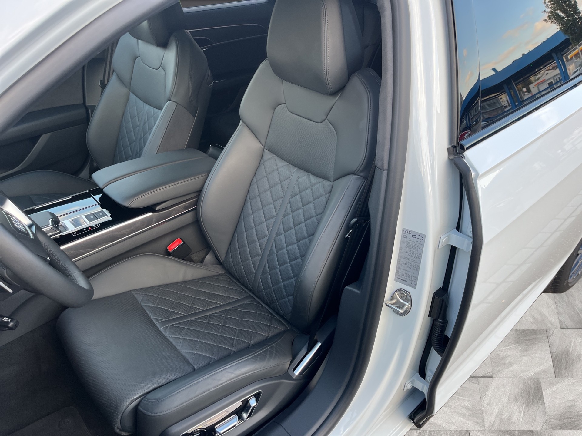 AUDI A8 50 TDI quattro tiptronic*Panodach, S-Sportsitze, Optikpaket-schwarz, 21"Alu, (5-Jahre Garantie)-image-10