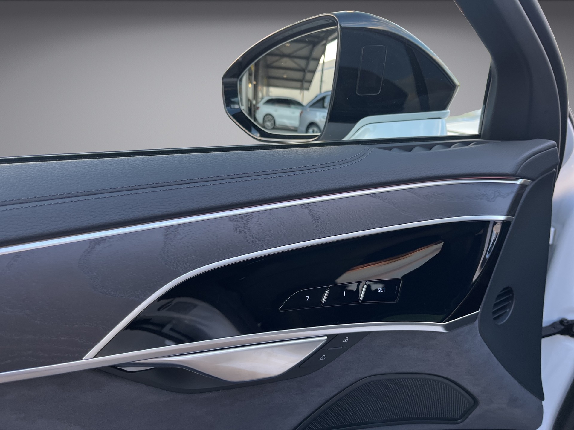AUDI A8 50 TDI quattro tiptronic*Panodach, S-Sportsitze, Optikpaket-schwarz, 21"Alu, (5-Jahre Garantie)-image-16