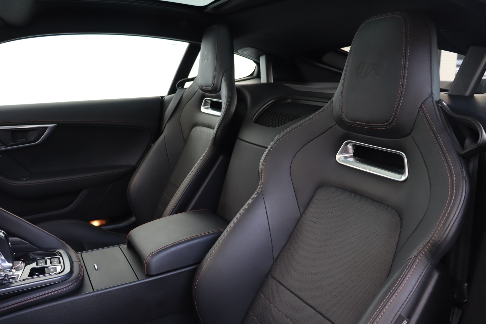 JAGUAR F-Type Coupé 5.0 V8 S/C R AWD Automatik-image-11