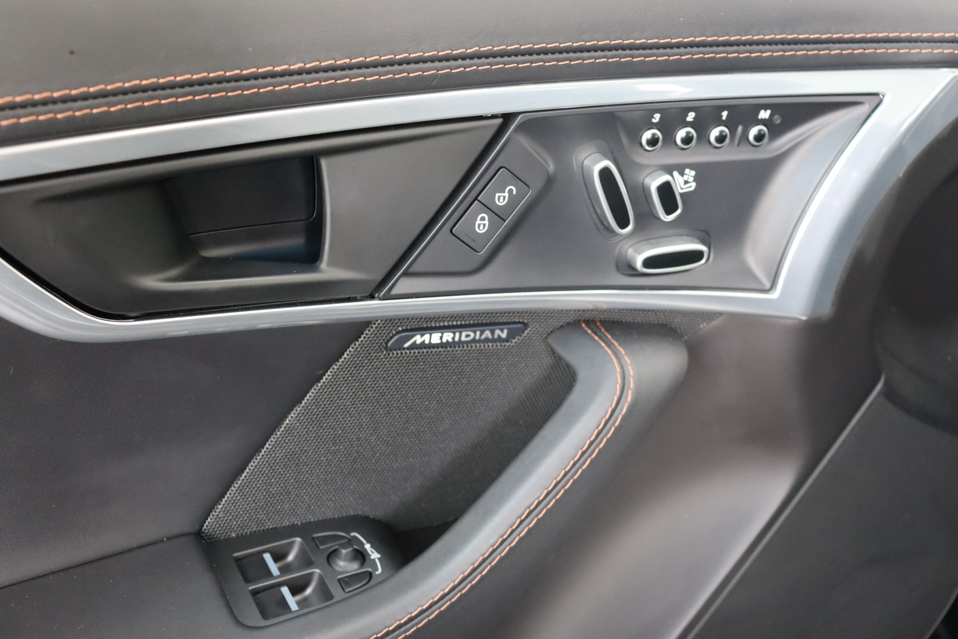 JAGUAR F-Type Coupé 5.0 V8 S/C R AWD Automatik-image-23