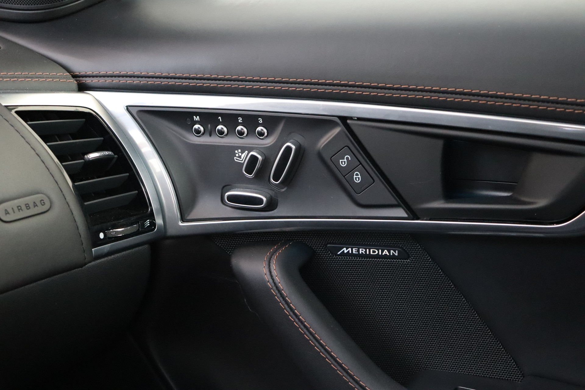 JAGUAR F-Type Coupé 5.0 V8 S/C R AWD Automatik-image-18