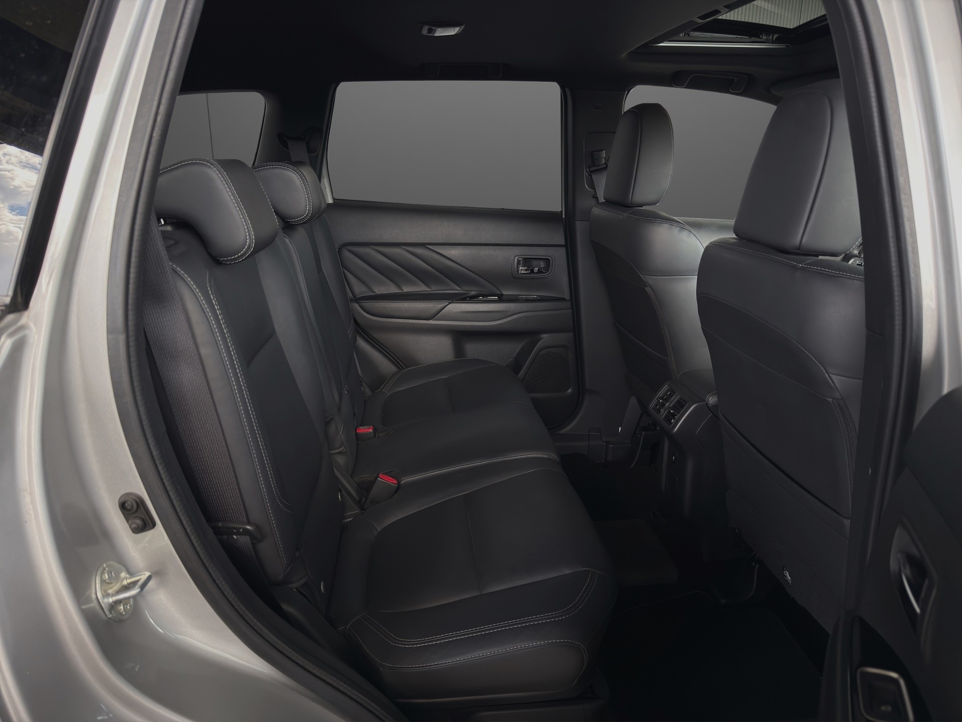 MITSUBISHI Outlander 2.4 PHEV Diamond S-Edition 4WD Automatic-image-10