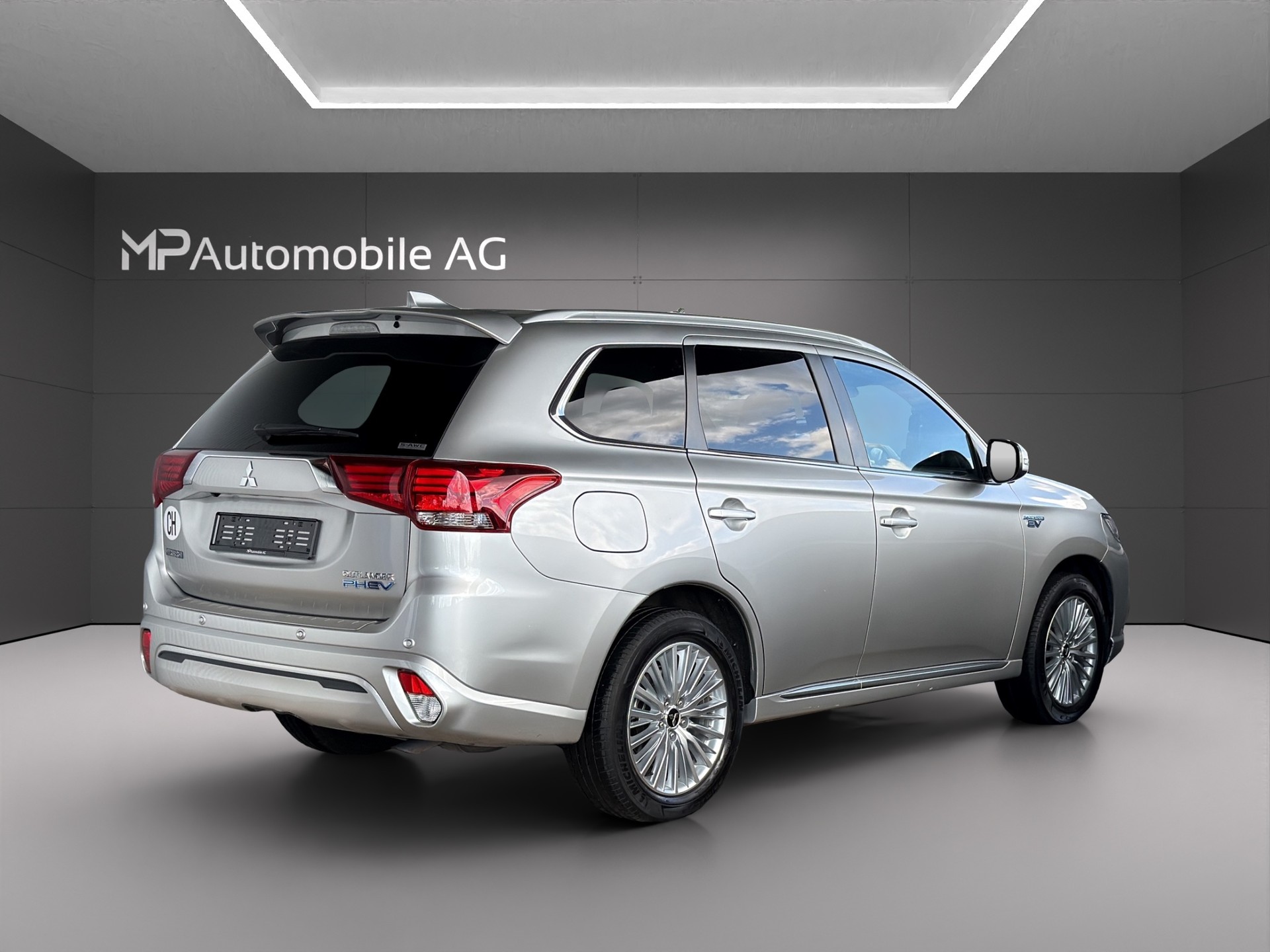 MITSUBISHI Outlander 2.4 PHEV Diamond S-Edition 4WD Automatic-image-2