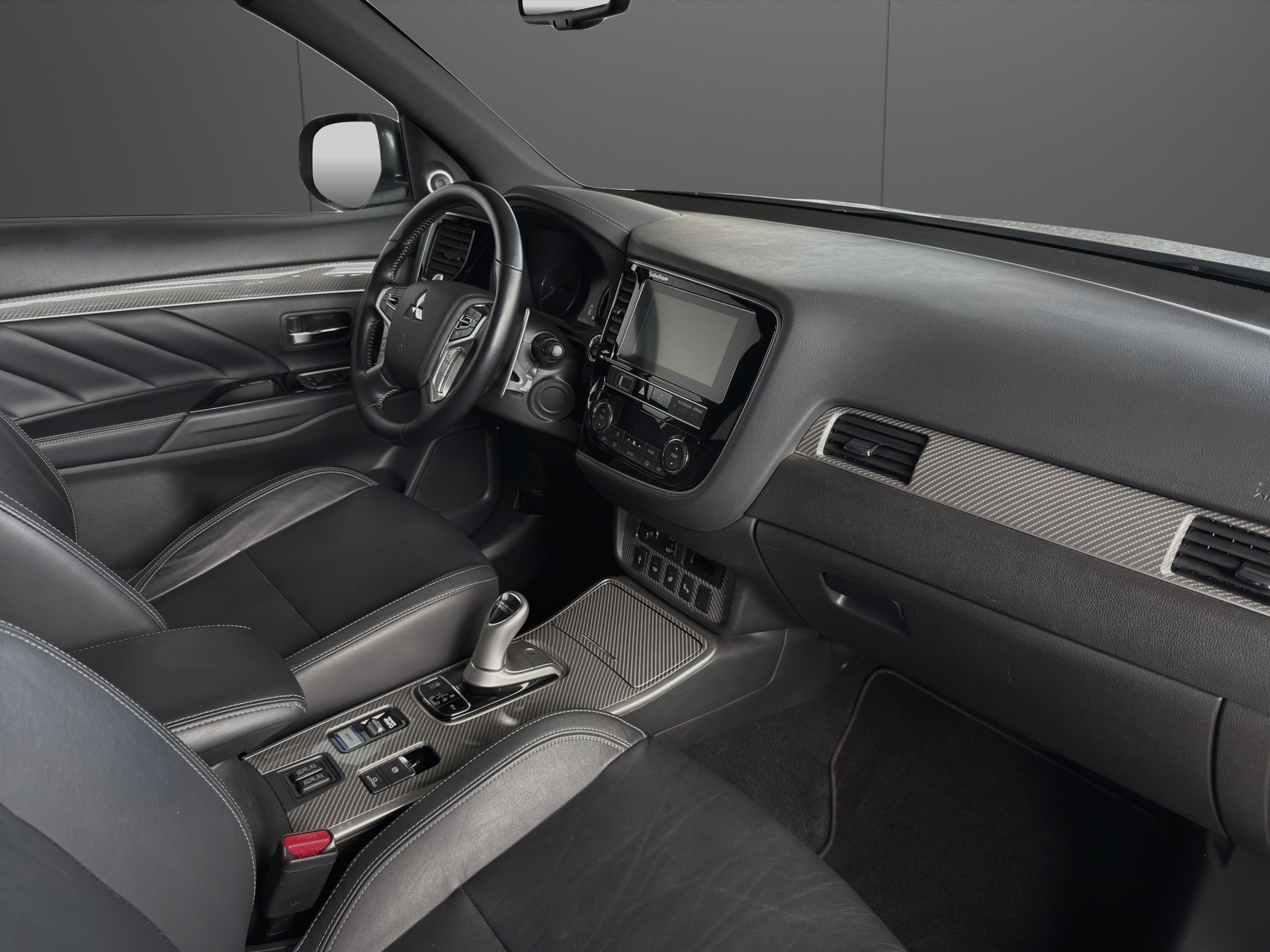 MITSUBISHI Outlander 2.4 PHEV Diamond S-Edition 4WD Automatic-image-12