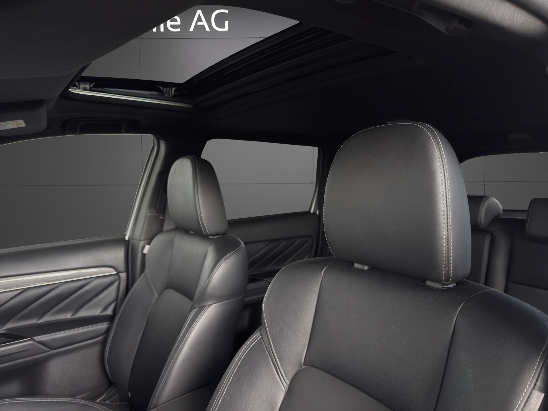 MITSUBISHI Outlander 2.4 PHEV Diamond S-Edition 4WD Automatic-image-8