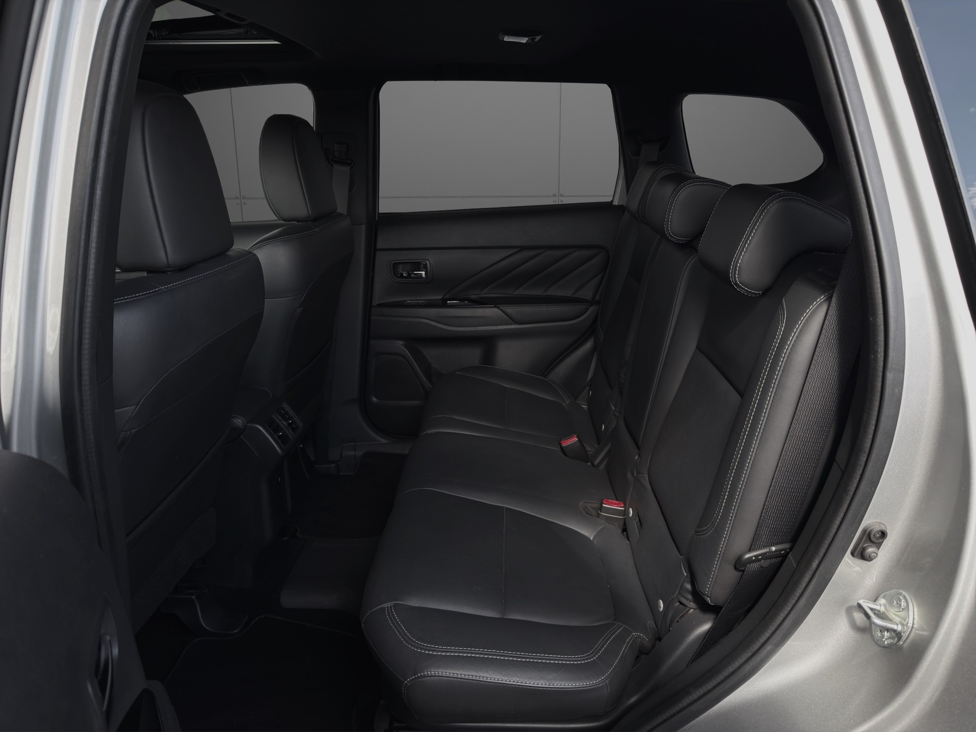 MITSUBISHI Outlander 2.4 PHEV Diamond S-Edition 4WD Automatic-image-9