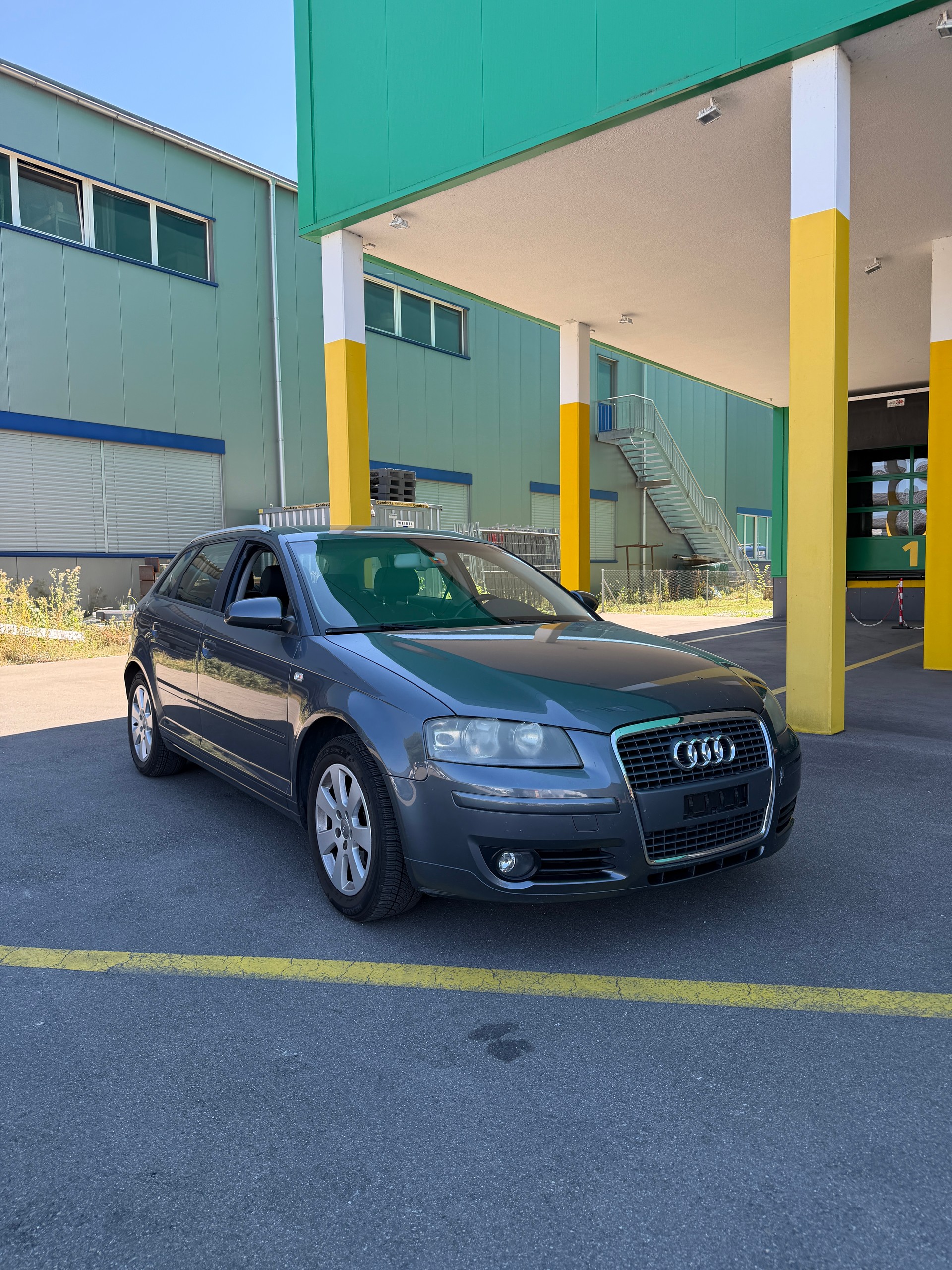 AUDI A3 Sportback 1.8 Turbo FSI Attraction-image-0