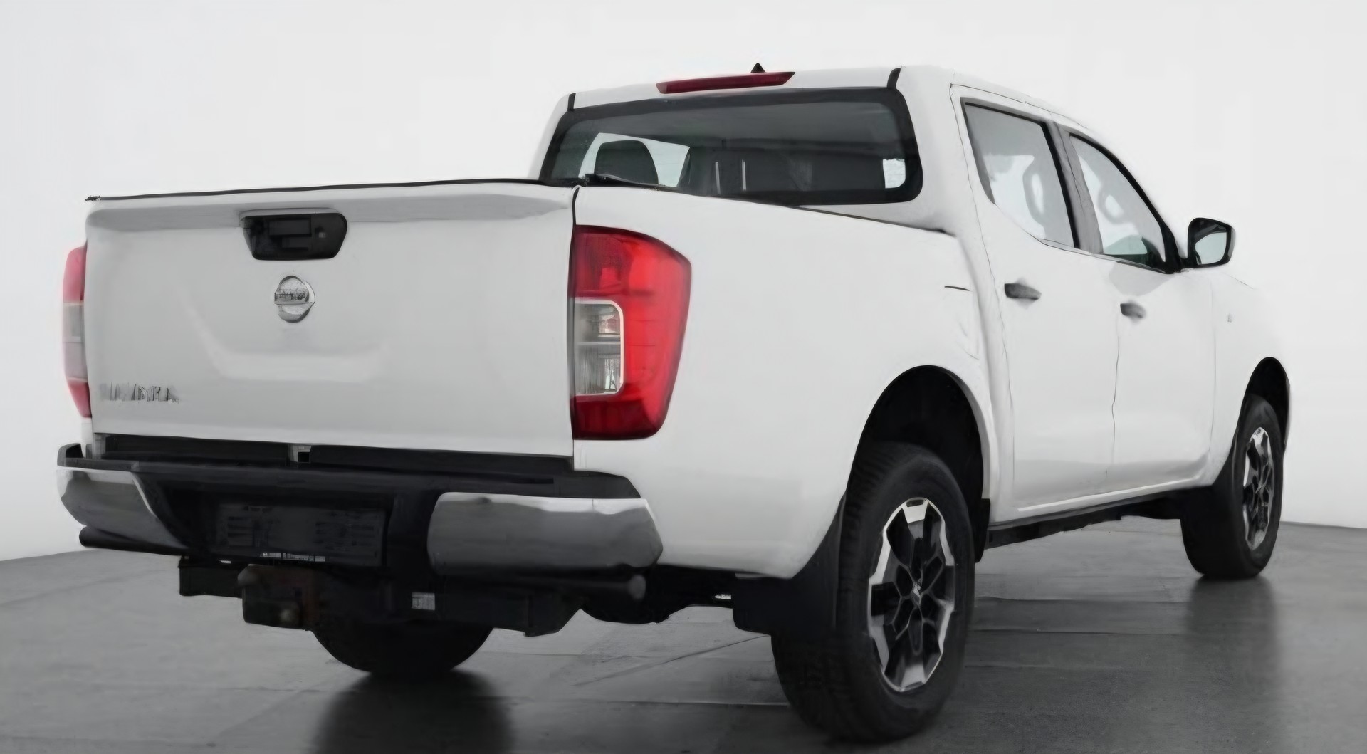NISSAN Navara Double Cab Acenta 2.3 dCi 4WD-image-2