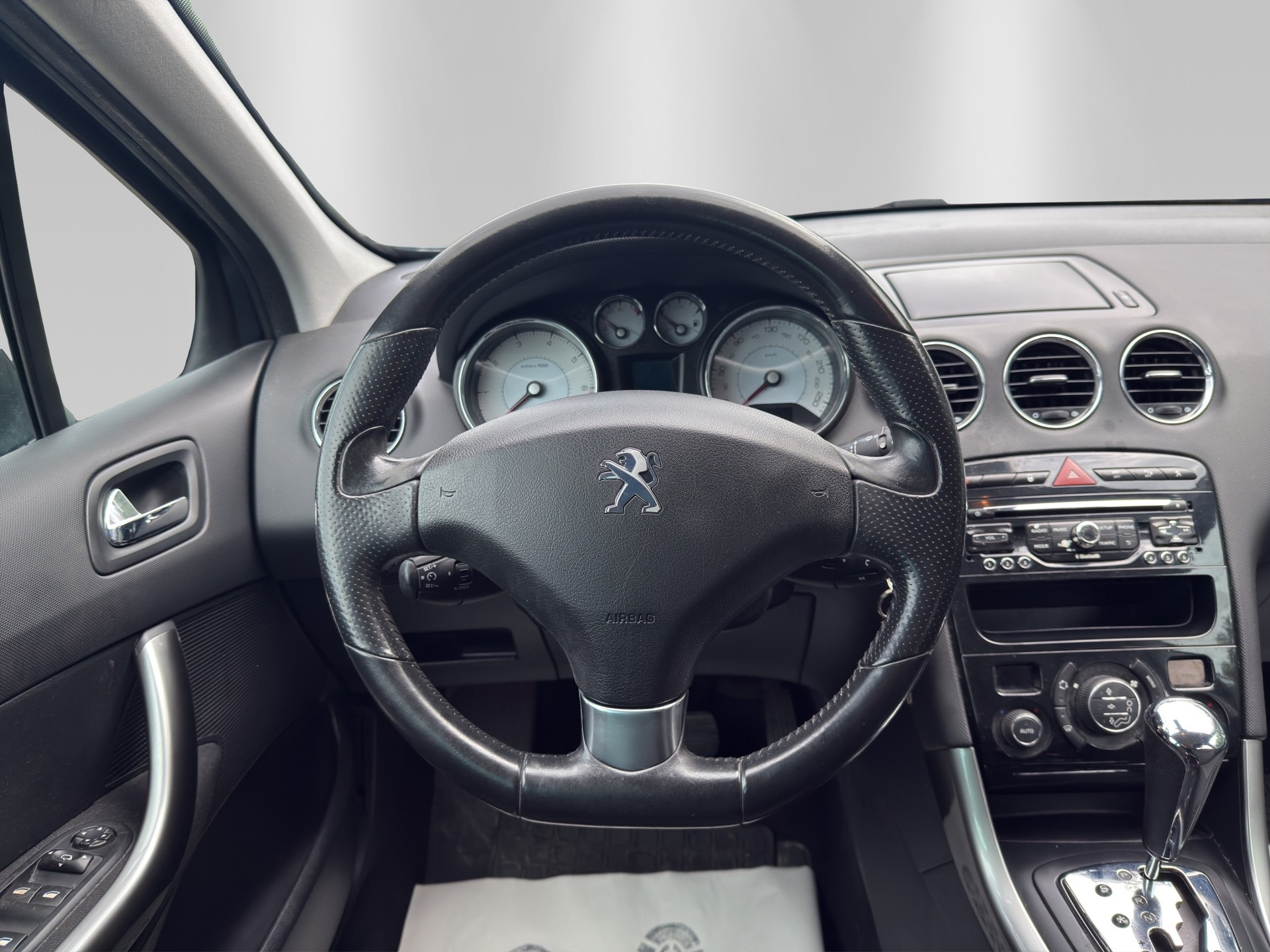 PEUGEOT 308 SW 1.6 16V Turbo Allure Automatic-image-9