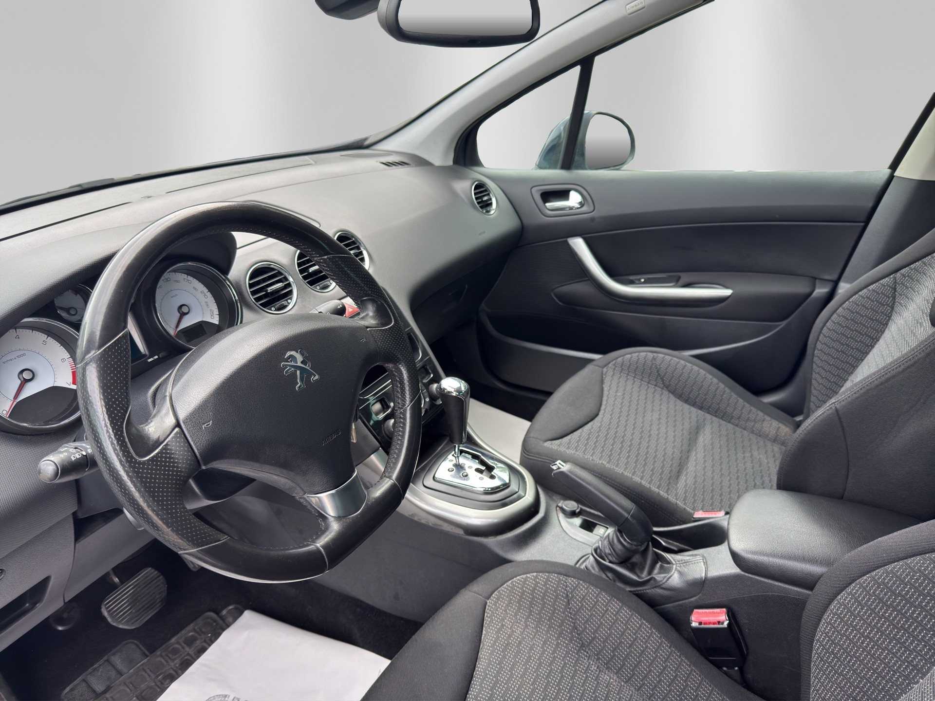 PEUGEOT 308 SW 1.6 16V Turbo Allure Automatic-image-7