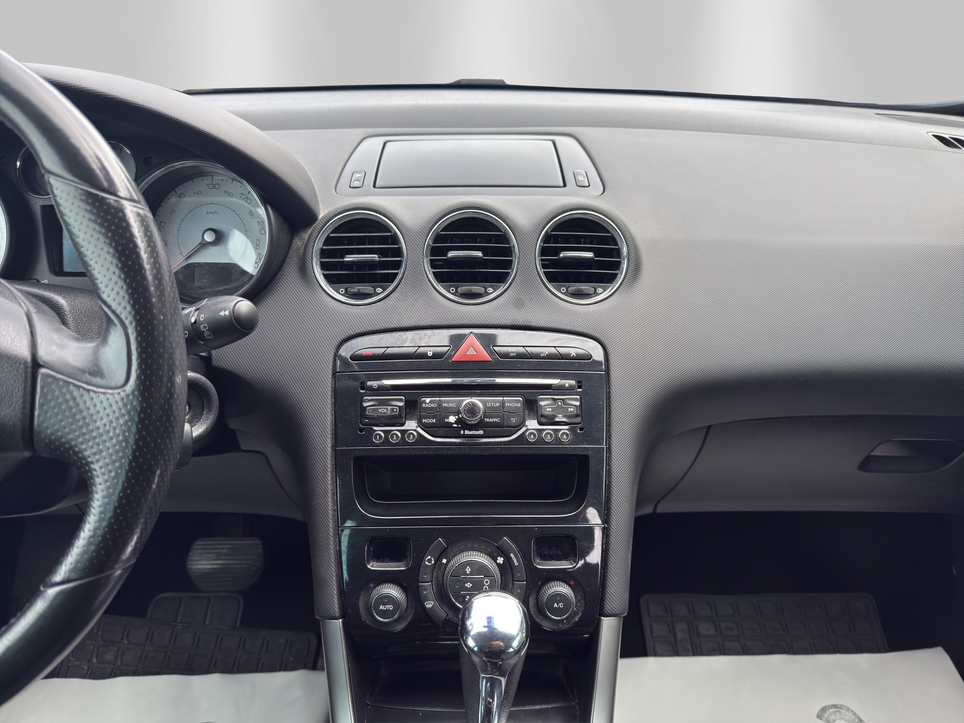 PEUGEOT 308 SW 1.6 16V Turbo Allure Automatic-image-11