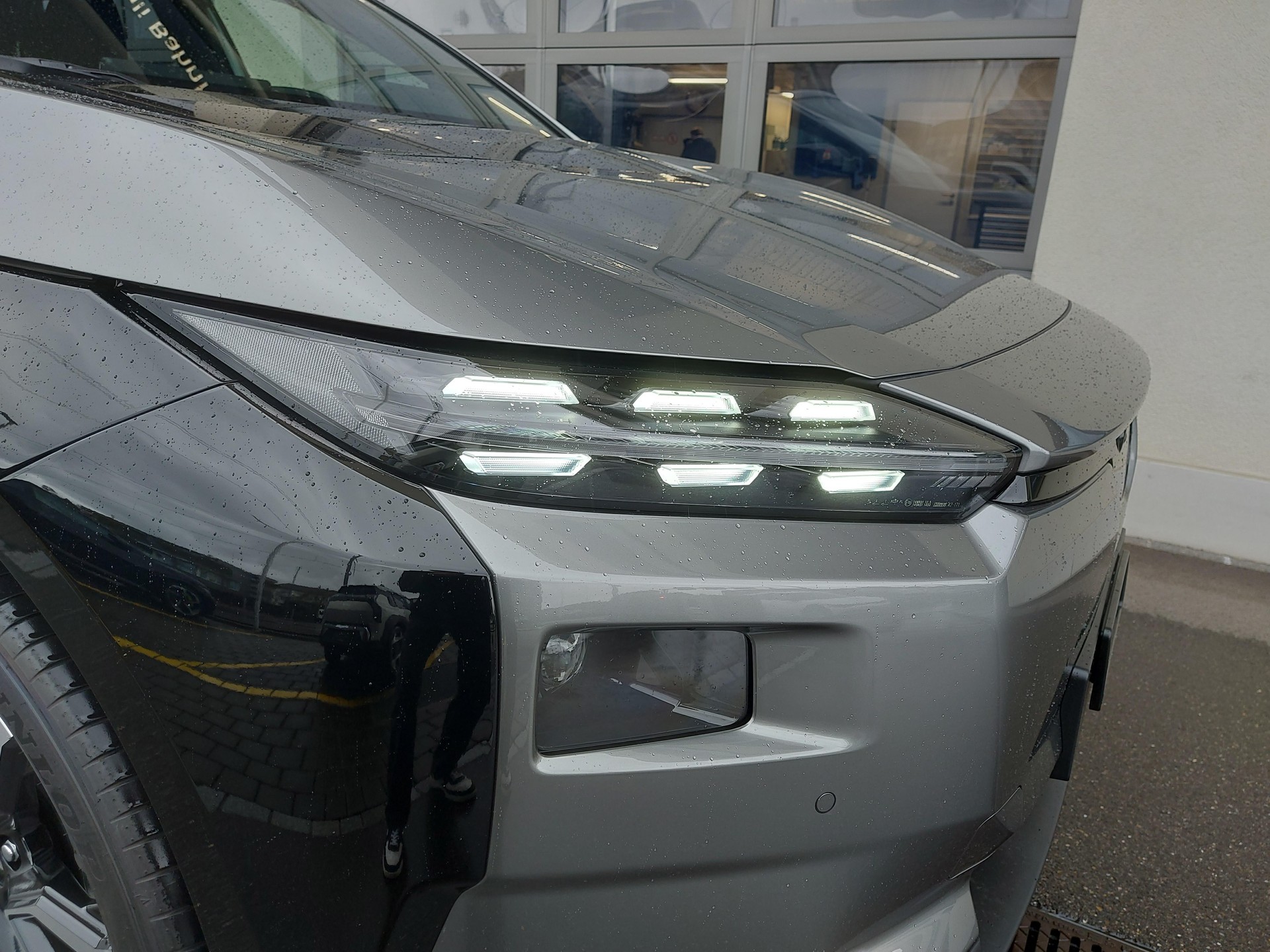 SUBARU Solterra eV Luxury AWD-image-2
