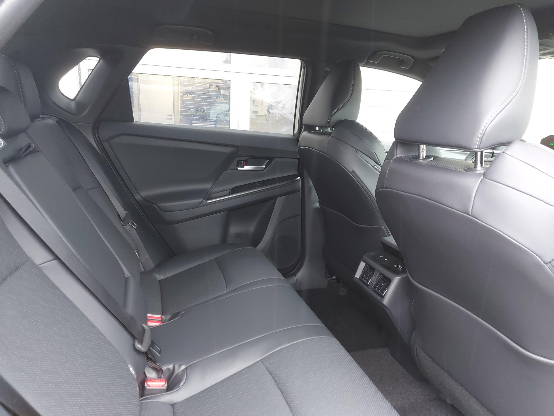 SUBARU Solterra eV Luxury AWD-image-12
