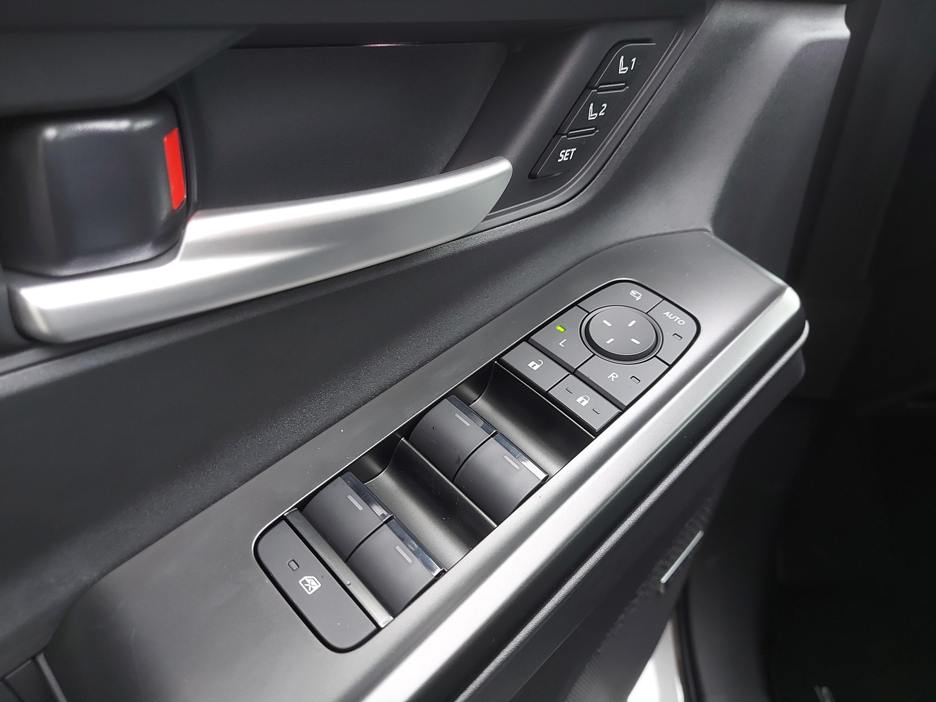 SUBARU Solterra eV Luxury AWD-image-15
