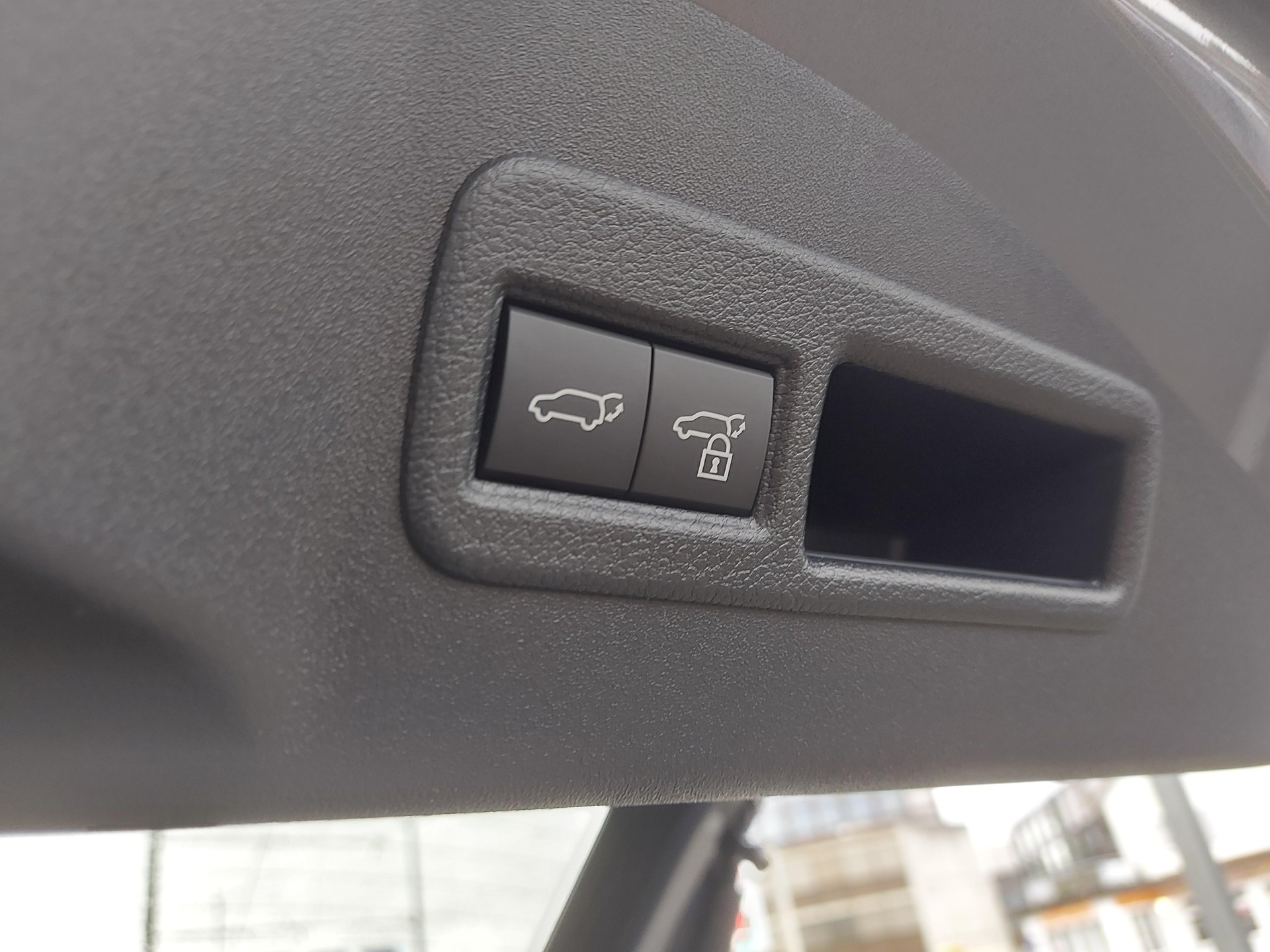 SUBARU Solterra eV Luxury AWD-image-6