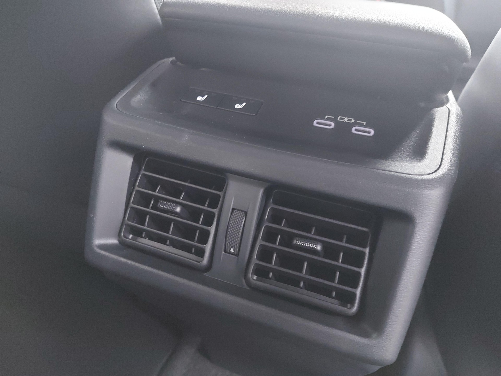 SUBARU Solterra eV Luxury AWD-image-13