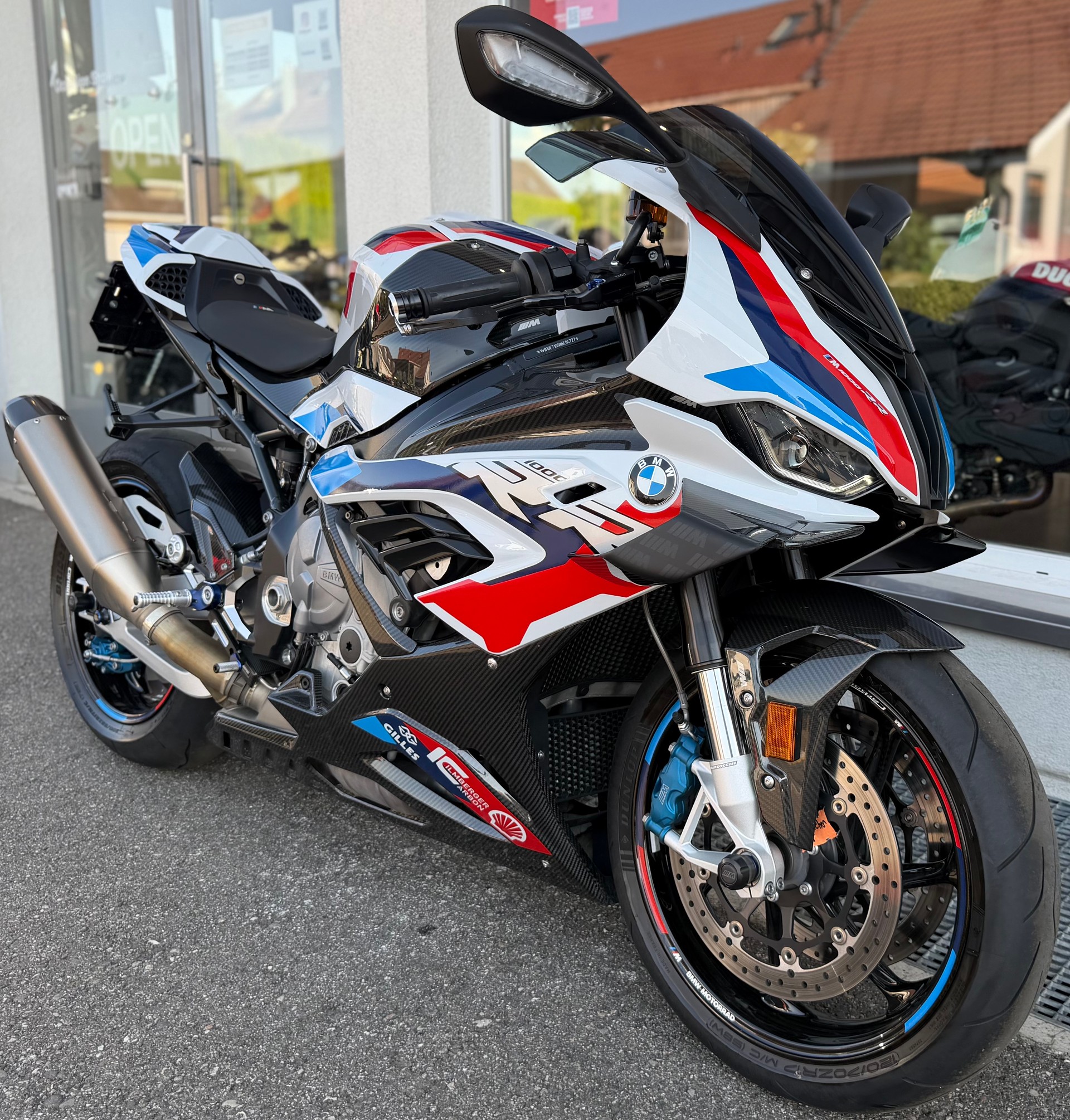 BMW M 1000 RR-showroom-element-2