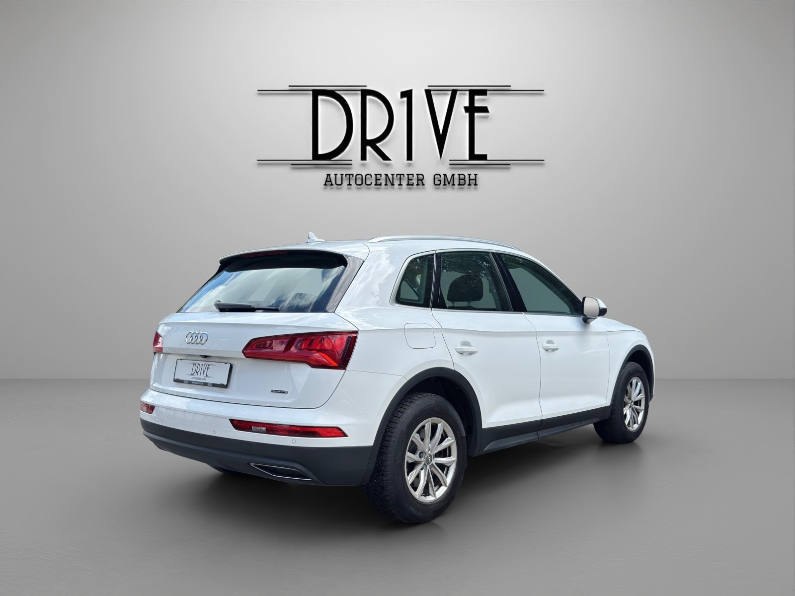 AUDI Q5 35 TDI quattro S-tronic-image-4