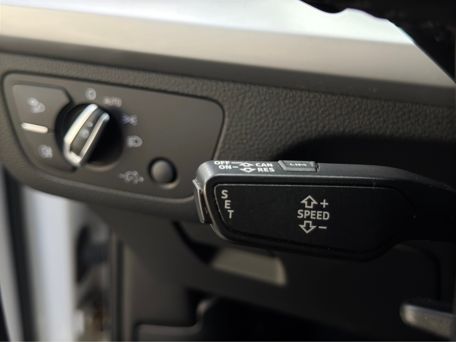AUDI Q5 35 TDI quattro S-tronic-image-19