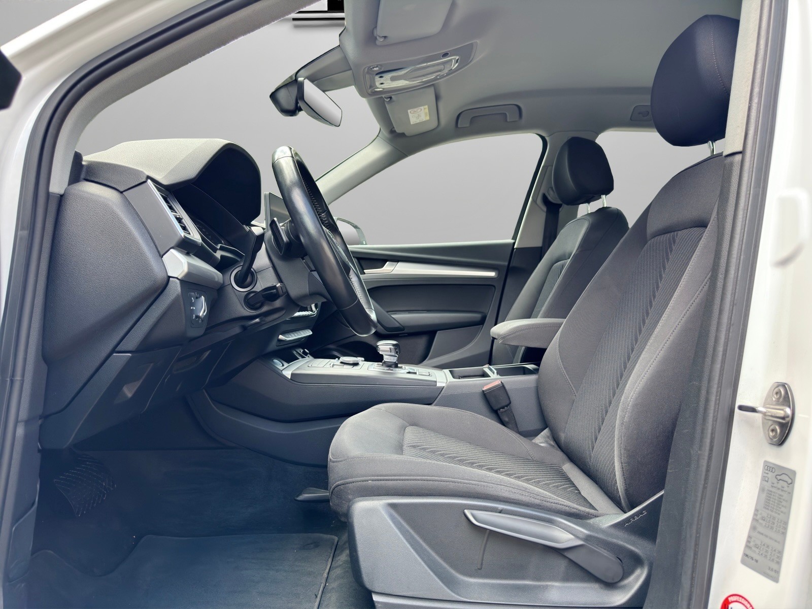 AUDI Q5 35 TDI quattro S-tronic-image-7