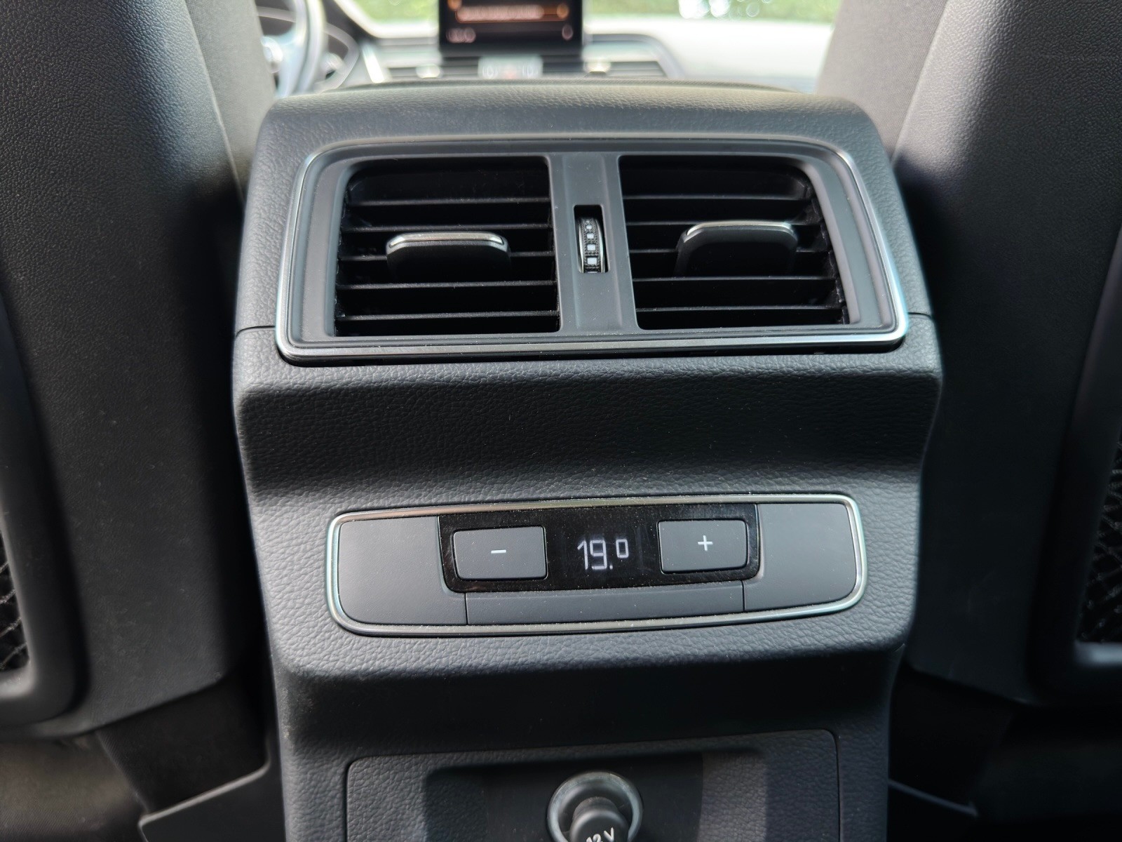 AUDI Q5 35 TDI quattro S-tronic-image-21