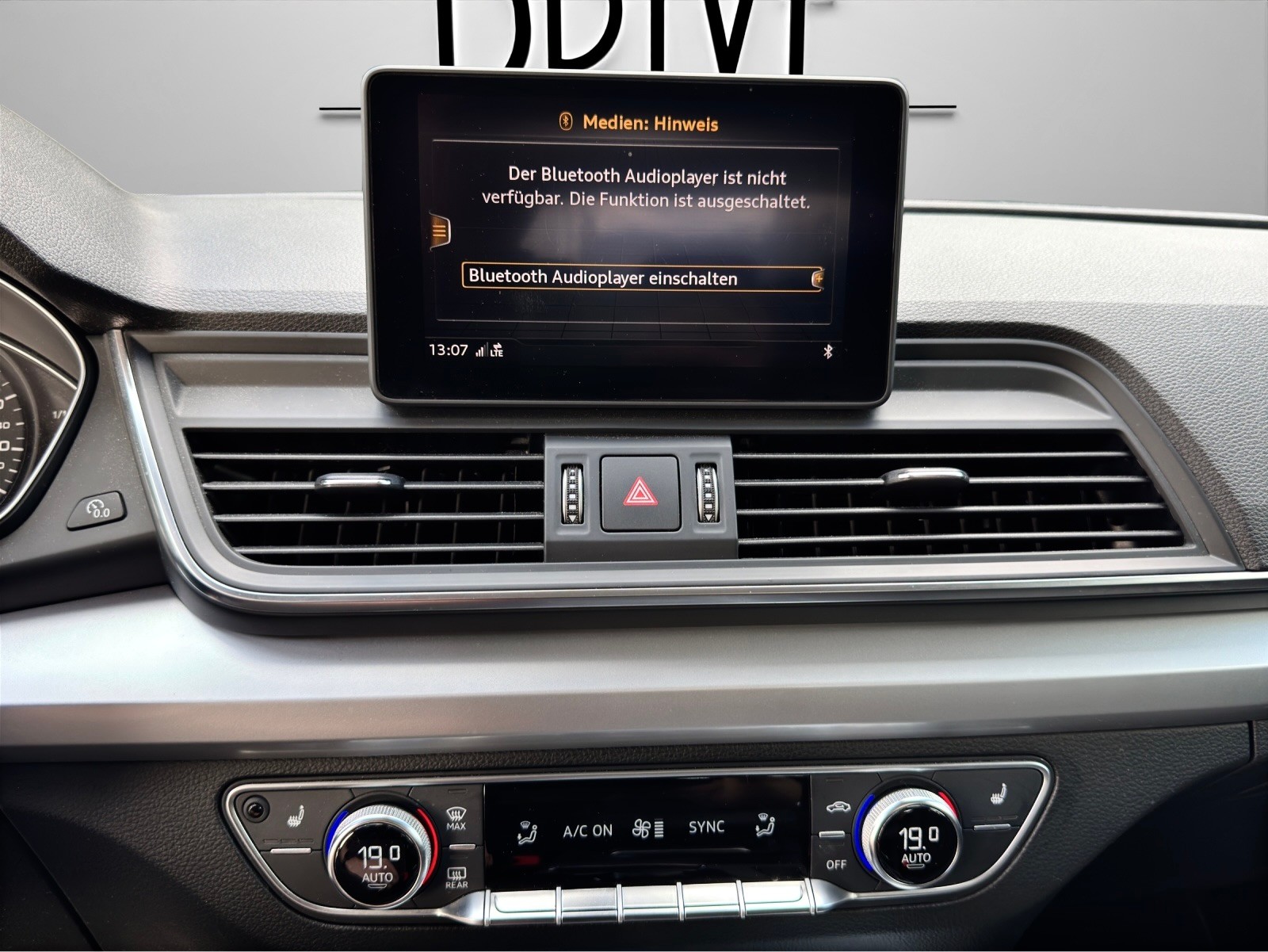 AUDI Q5 35 TDI quattro S-tronic-image-16
