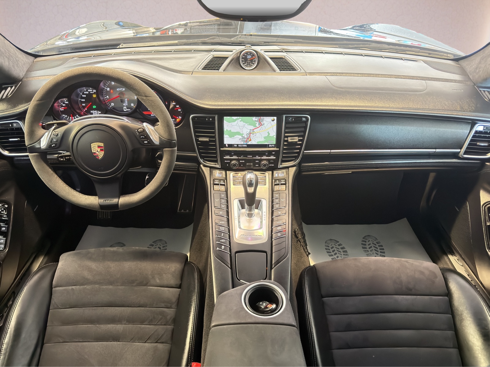 PORSCHE Panamera GTS 4.8 PDK-showroom-element-3
