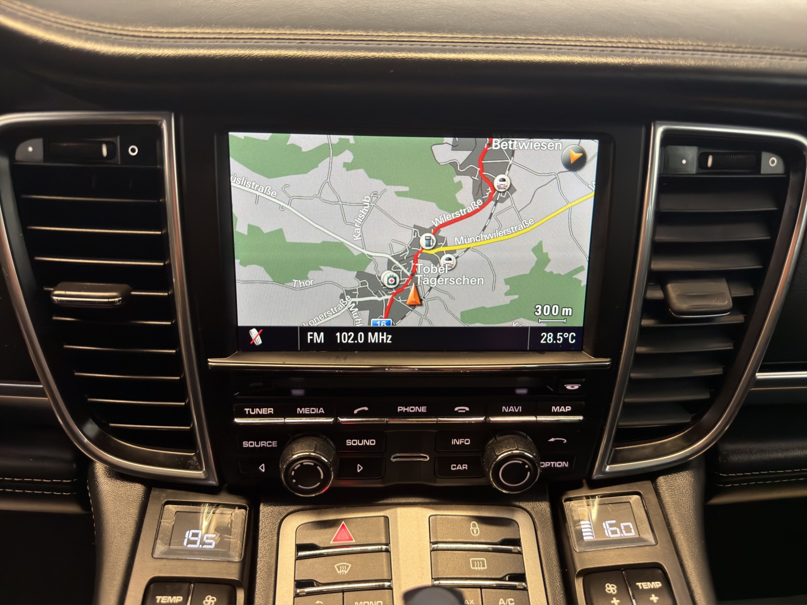 PORSCHE Panamera GTS 4.8 PDK-image-10