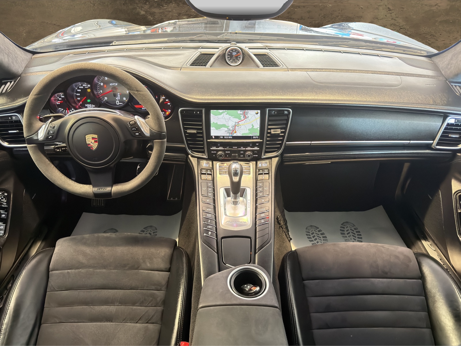 PORSCHE Panamera GTS 4.8 PDK-showroom-element-3