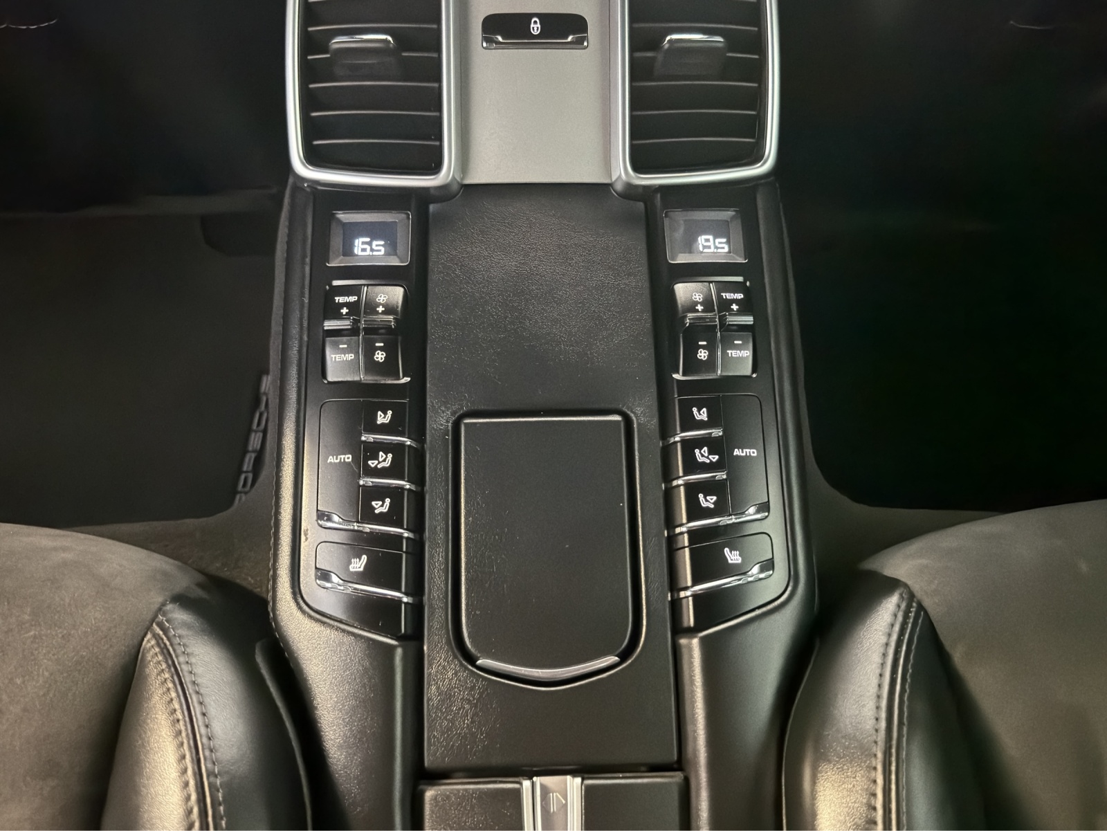 PORSCHE Panamera GTS 4.8 PDK-image-15