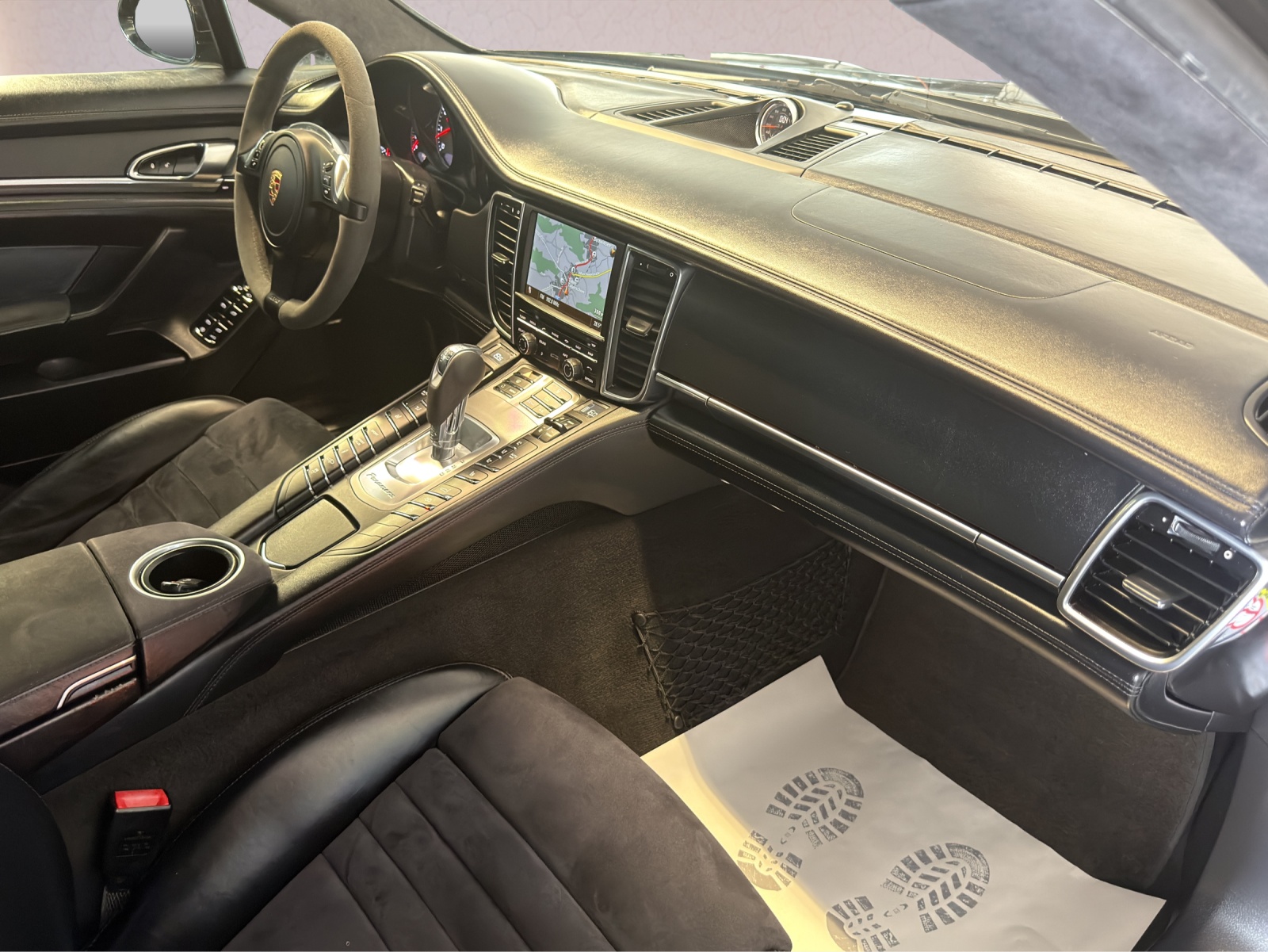 PORSCHE Panamera GTS 4.8 PDK-image-16