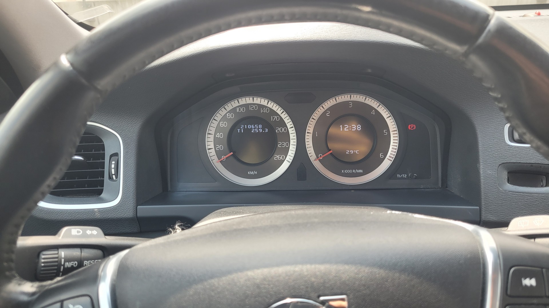 VOLVO 2.0 D3 Basis-image-5