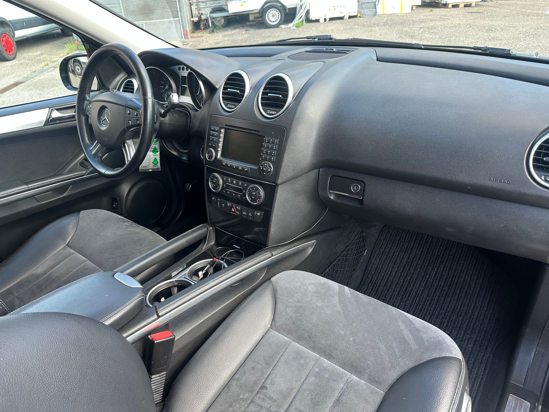 MERCEDES-BENZ ML 320 CDI 4Matic Edition7G-Tronic-image-7