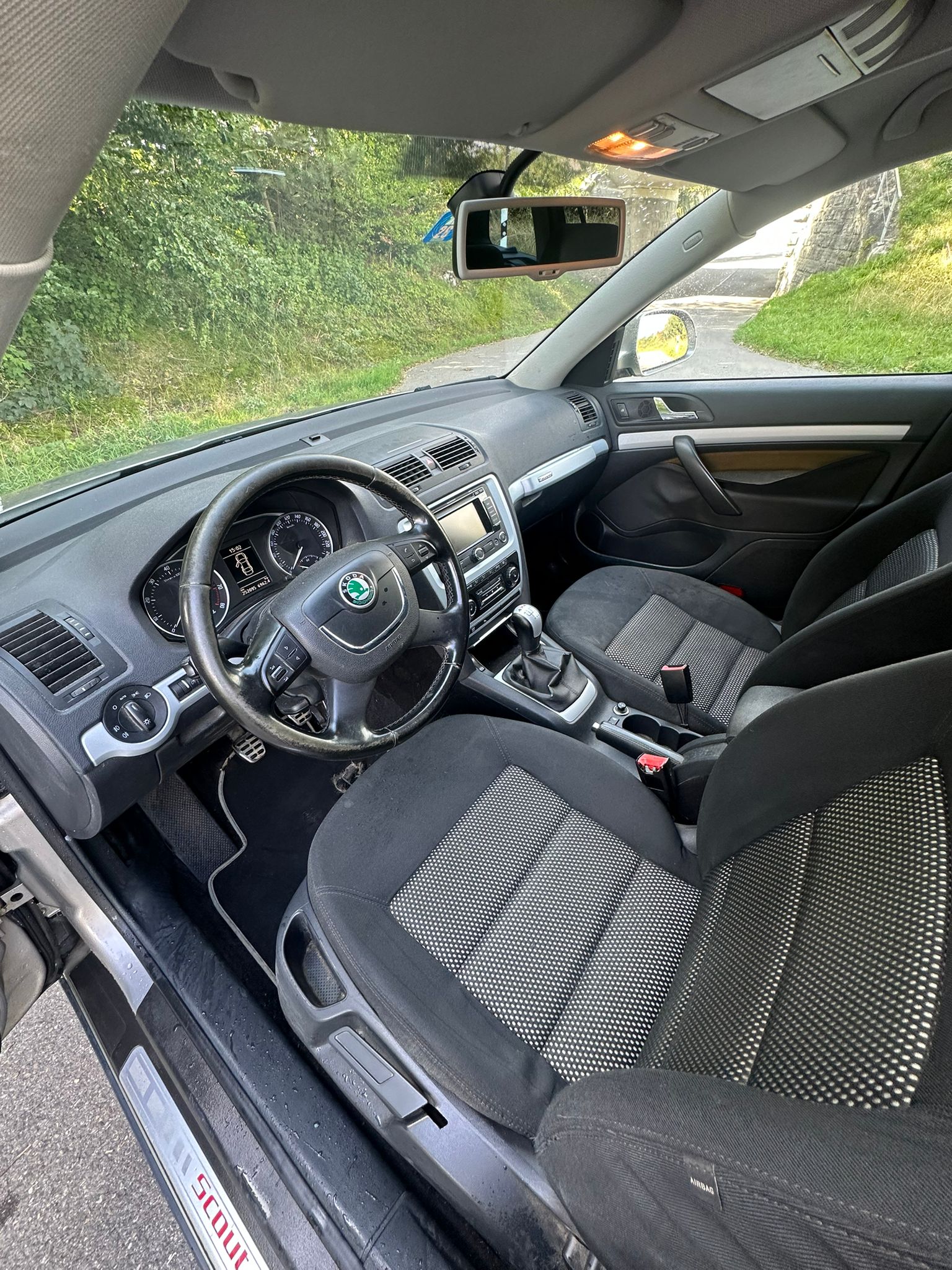 SKODA Octavia Combi 1.8 TSI Scout 4x4-image-10