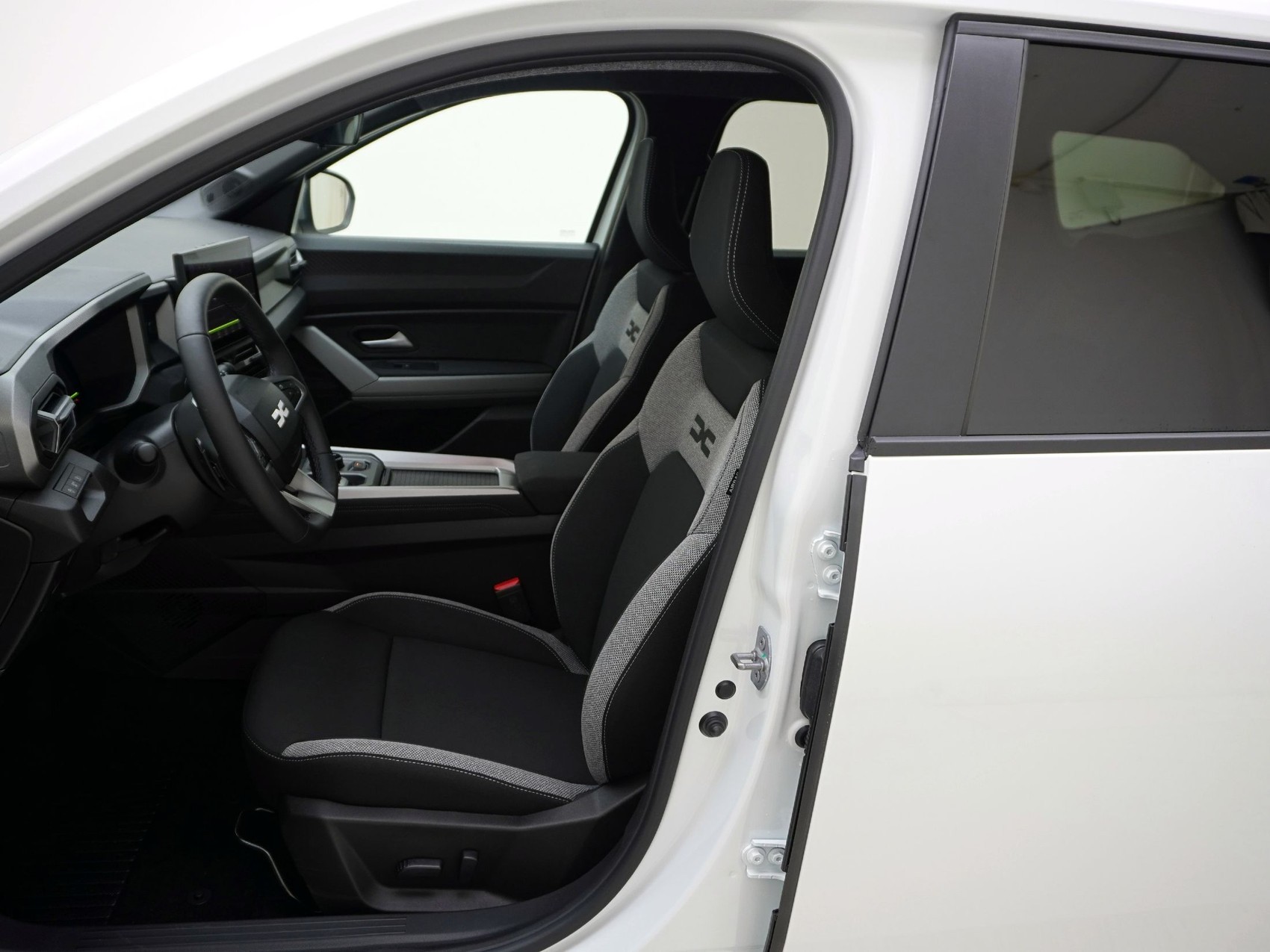 DACIA Bigster 1.2 Hybrid-G Journey 4x4-image-11