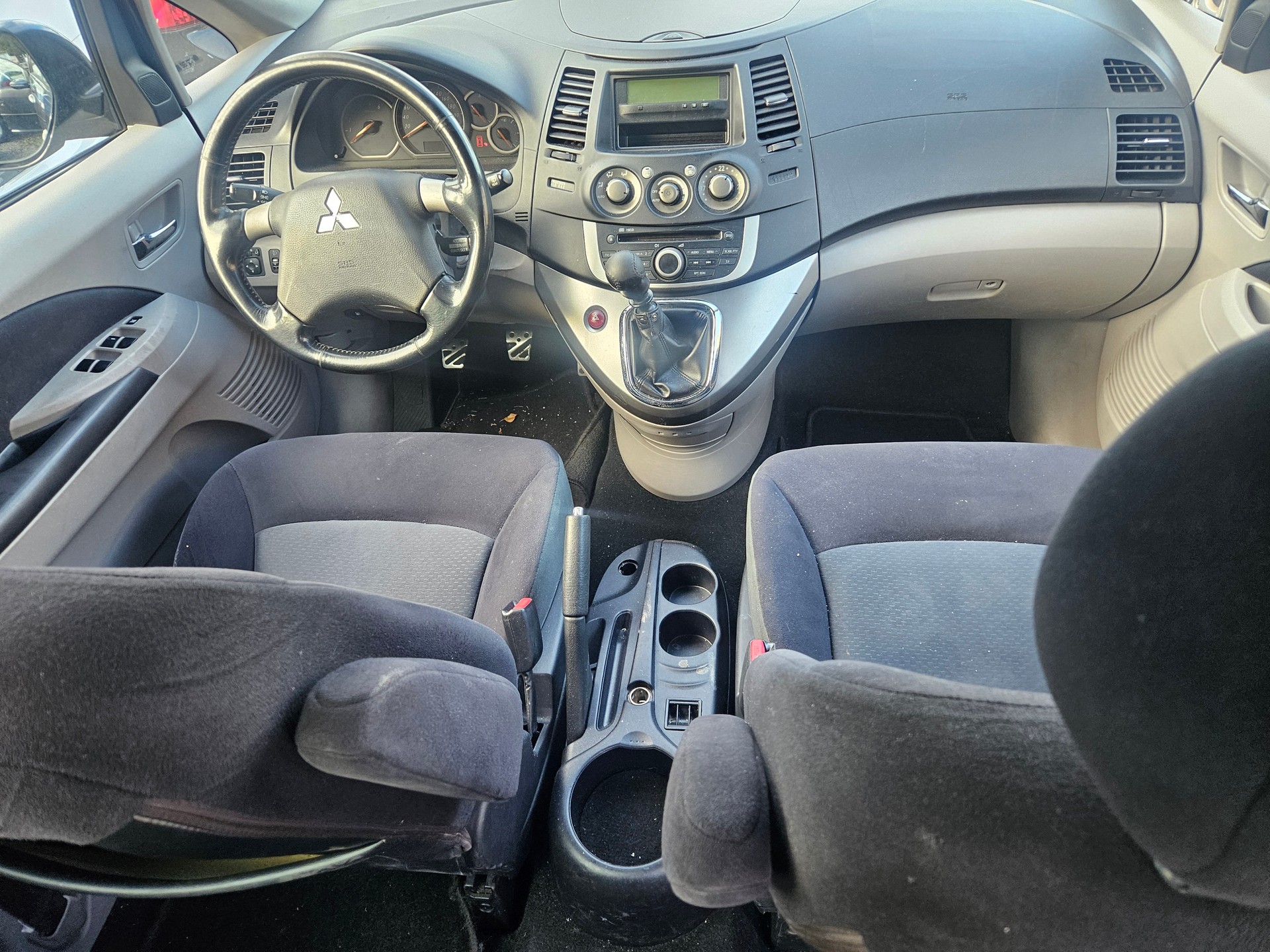 MITSUBISHI Grandis 2.0 16V DID Swiss Edition-image-13