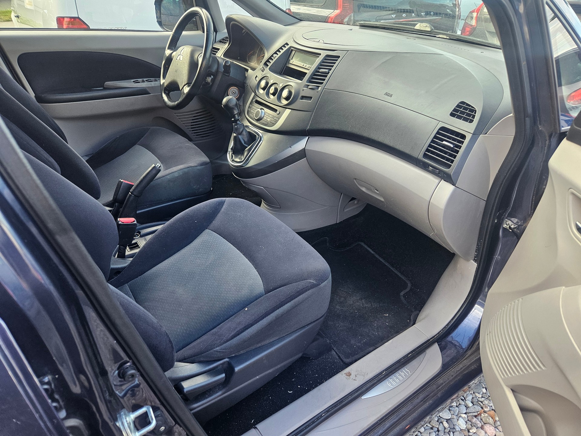 MITSUBISHI Grandis 2.0 16V DID Swiss Edition-image-6