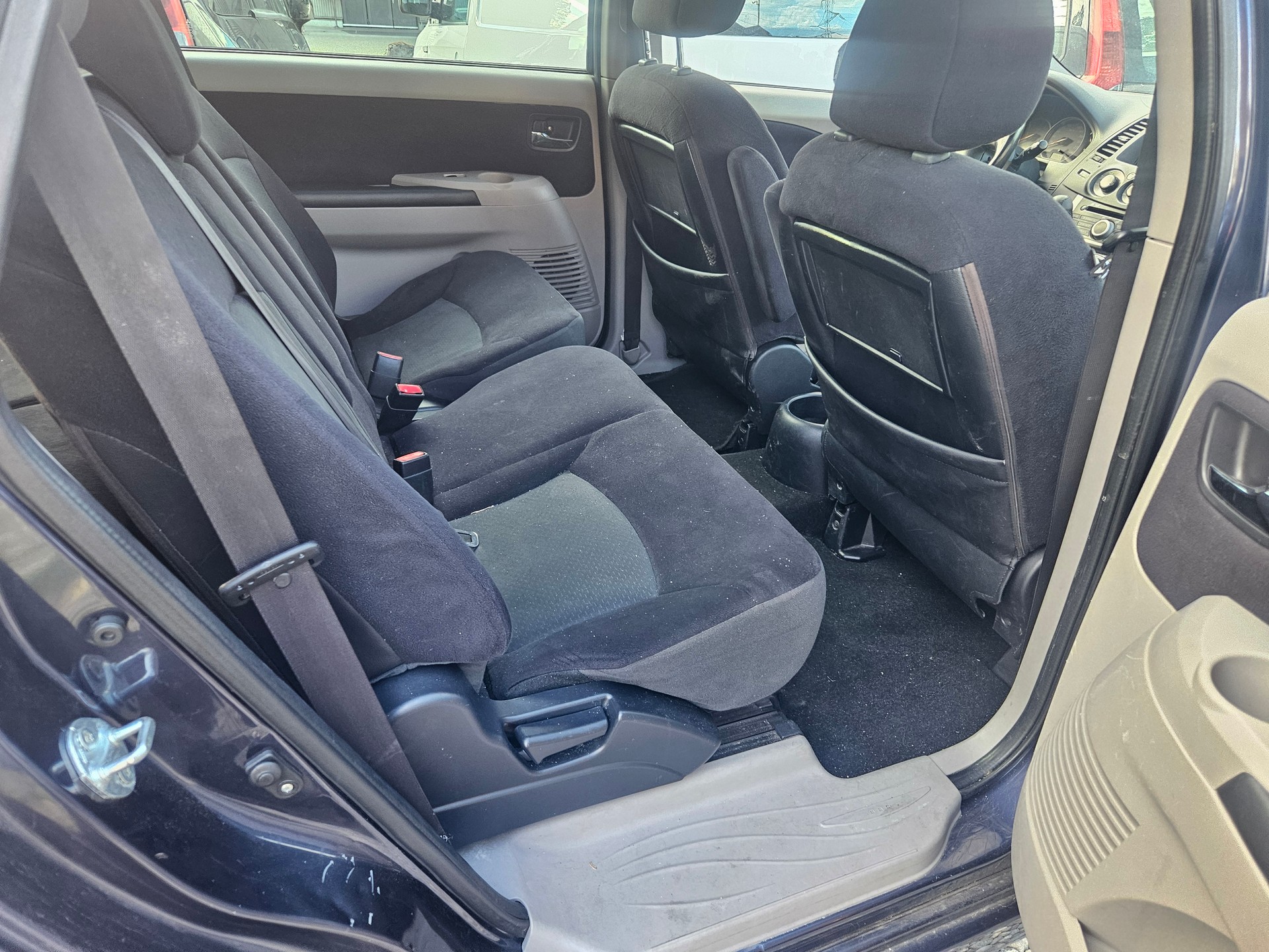 MITSUBISHI Grandis 2.0 16V DID Swiss Edition-image-9