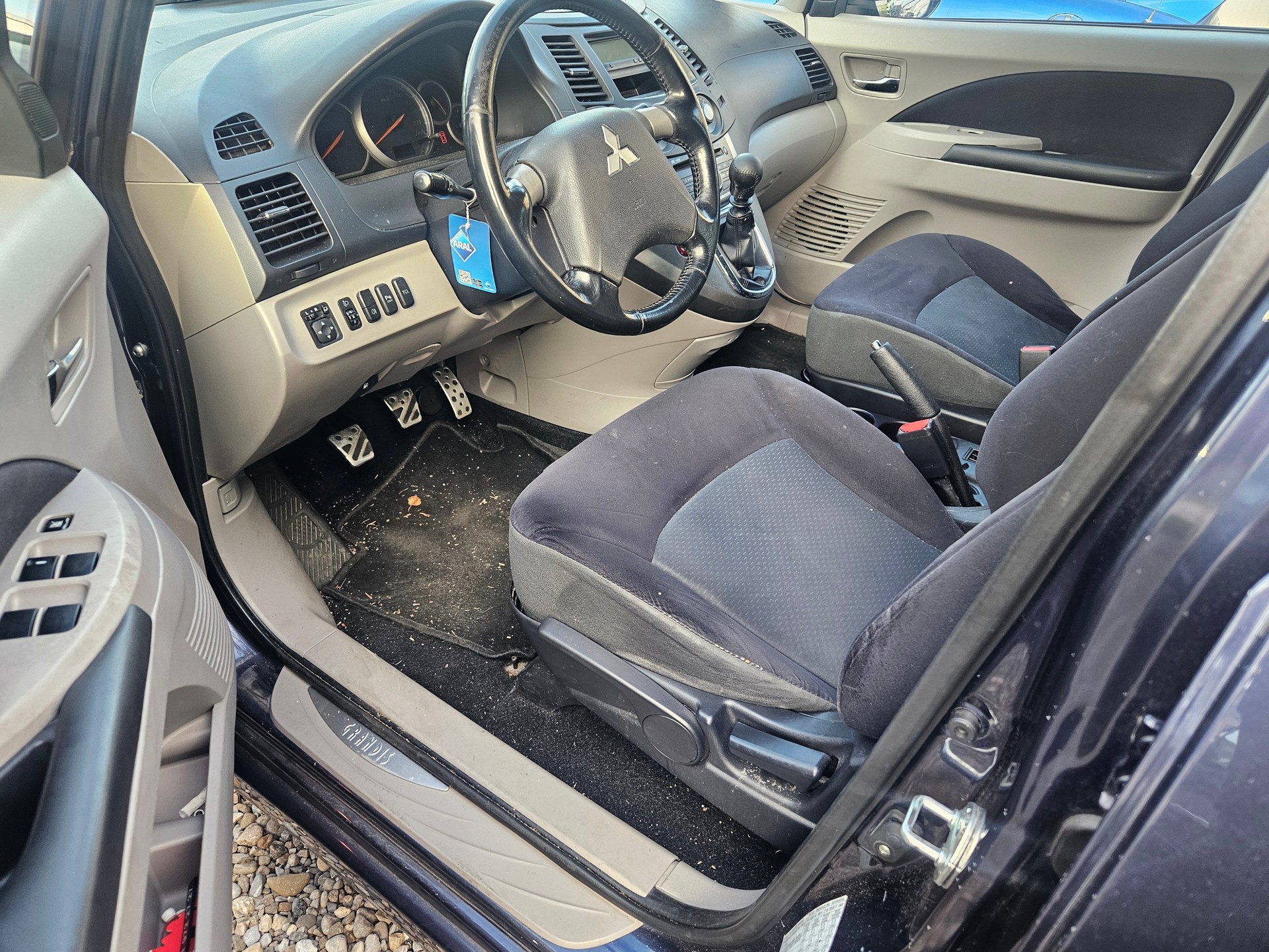 MITSUBISHI Grandis 2.0 16V DID Swiss Edition-image-10