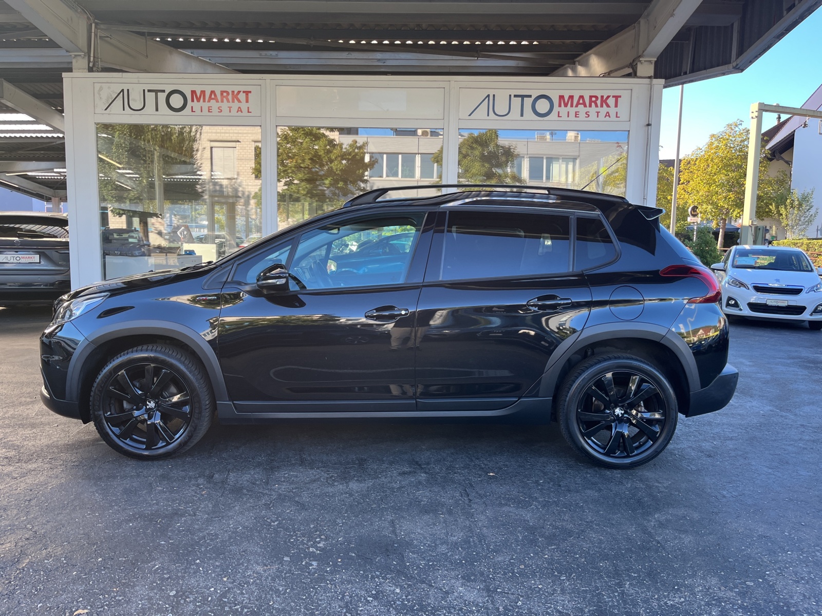 PEUGEOT 2008 1.2 PureTech GT Line EAT6-image-1