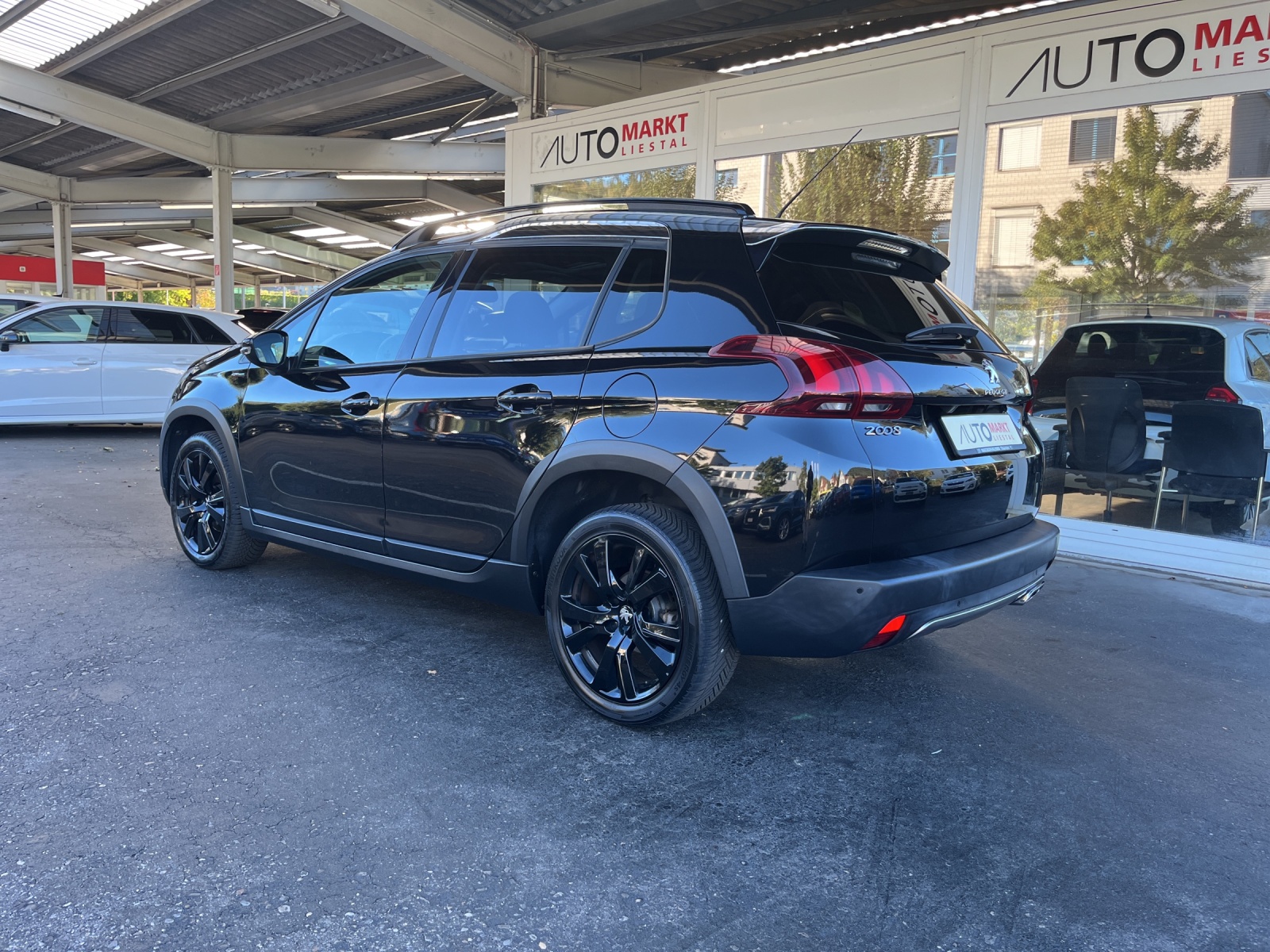 PEUGEOT 2008 1.2 PureTech GT Line EAT6-image-2