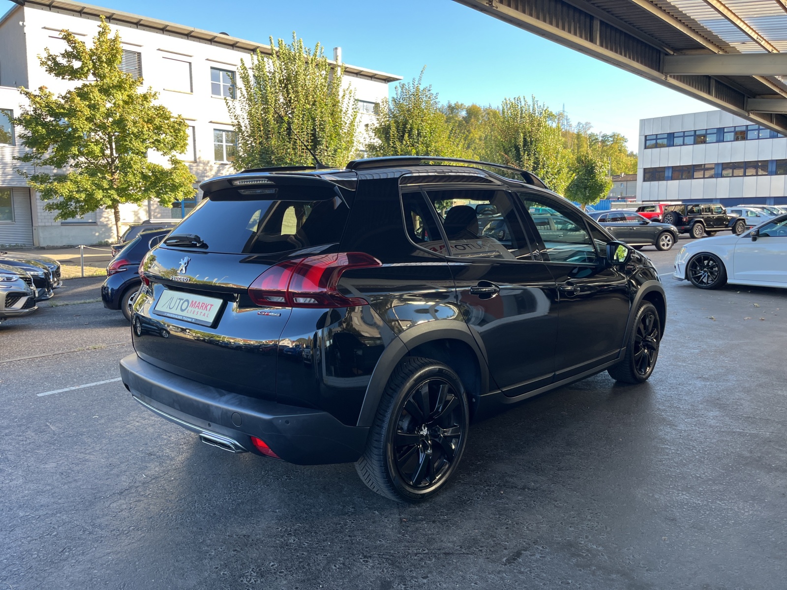 PEUGEOT 2008 1.2 PureTech GT Line EAT6-image-4
