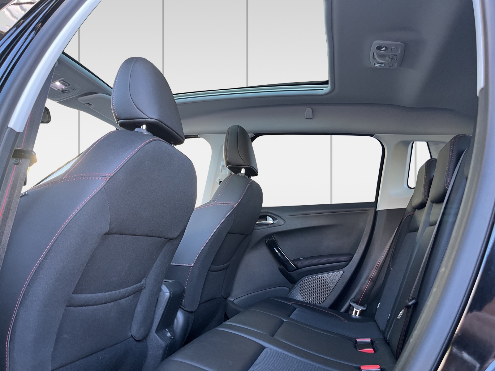 PEUGEOT 2008 1.2 PureTech GT Line EAT6-image-7