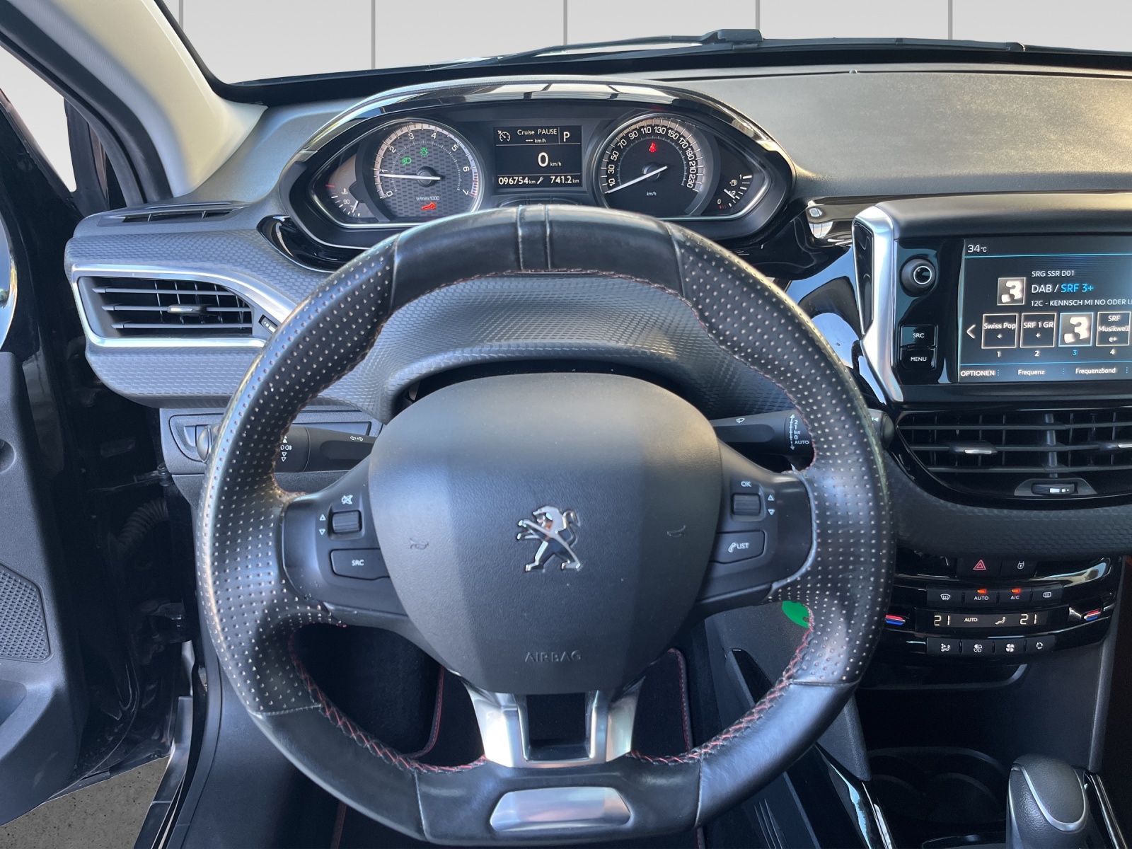 PEUGEOT 2008 1.2 PureTech GT Line EAT6-image-9