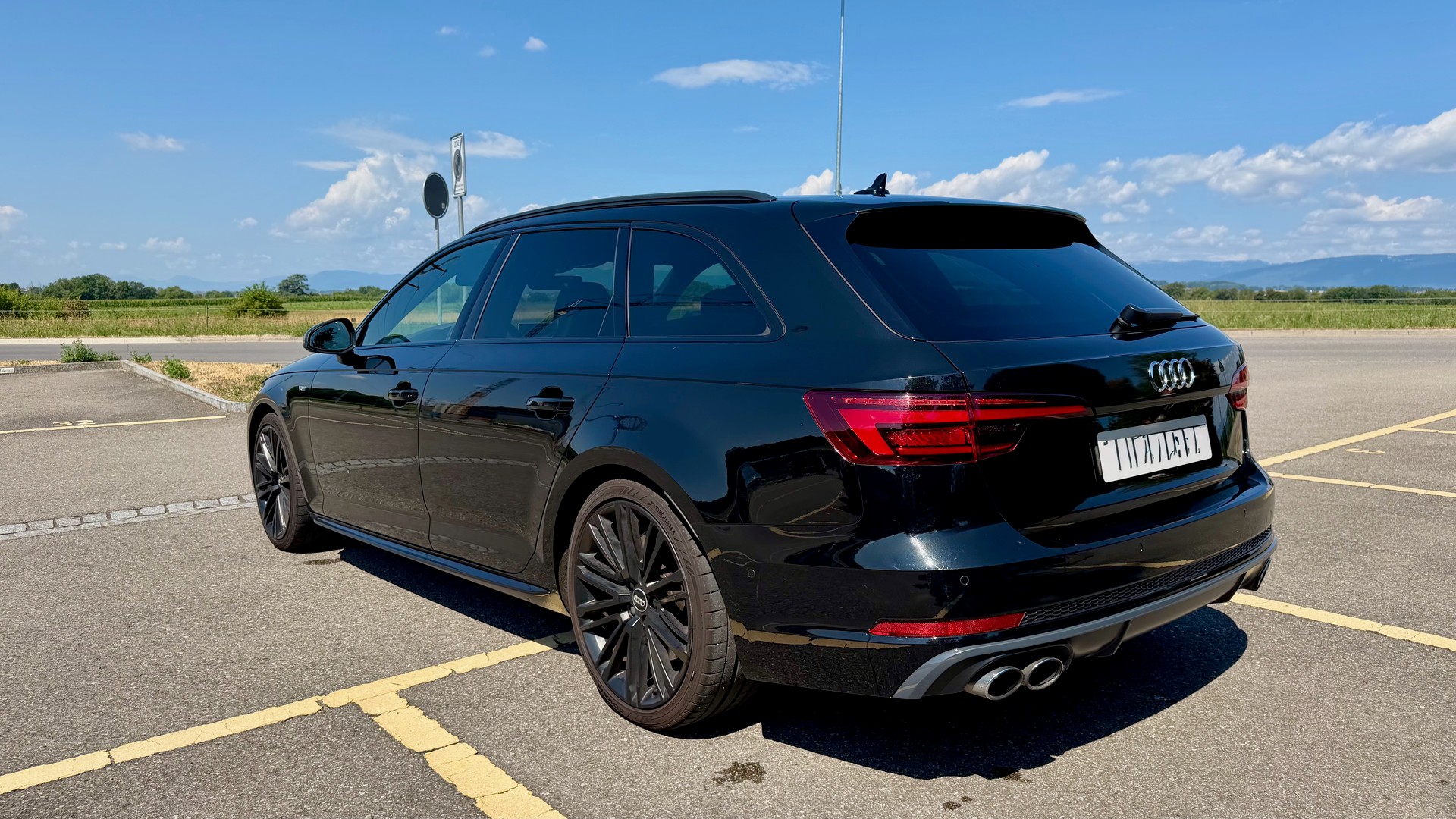 AUDI 3.0 V6 TFSI quattro S-Tronic-image-3
