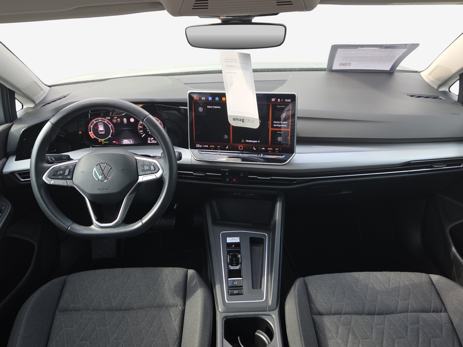 VW Golf Variant 1.5 eTSI mHEV Life DSG-image-8