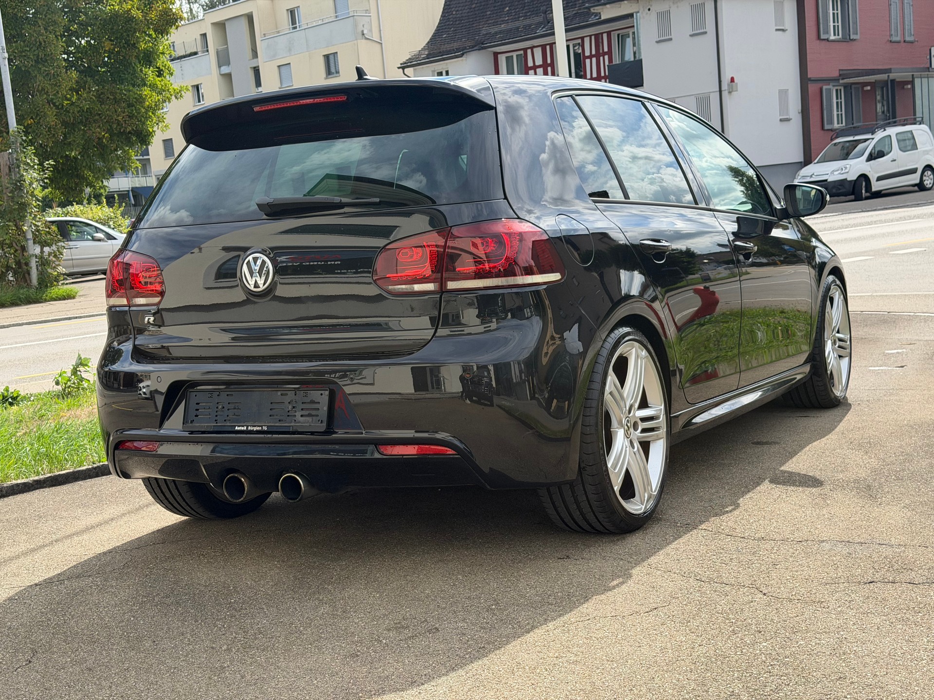 VW Golf 2.0 TSI R 4Motion DSG-image-6