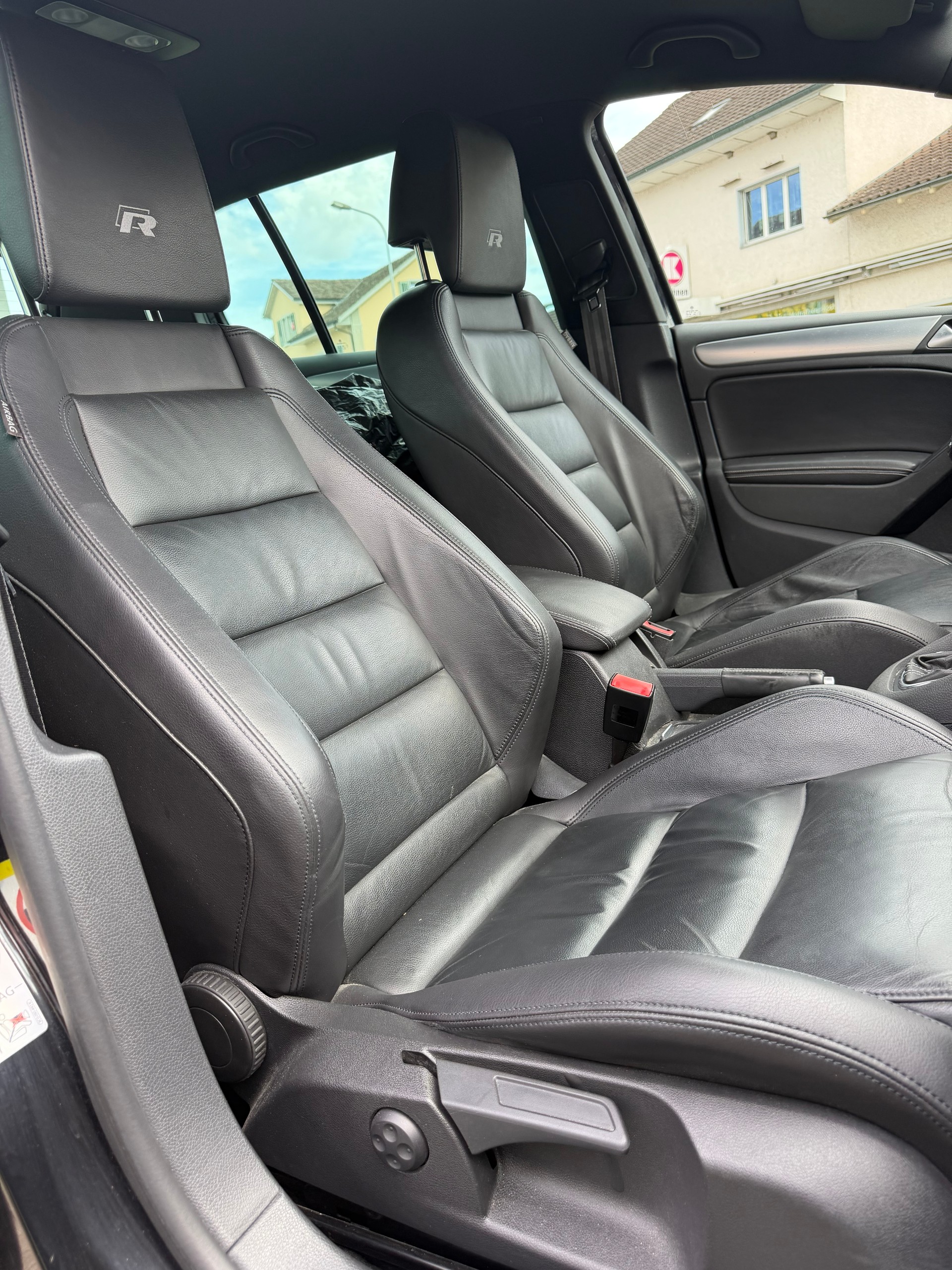 VW Golf 2.0 TSI R 4Motion DSG-image-11