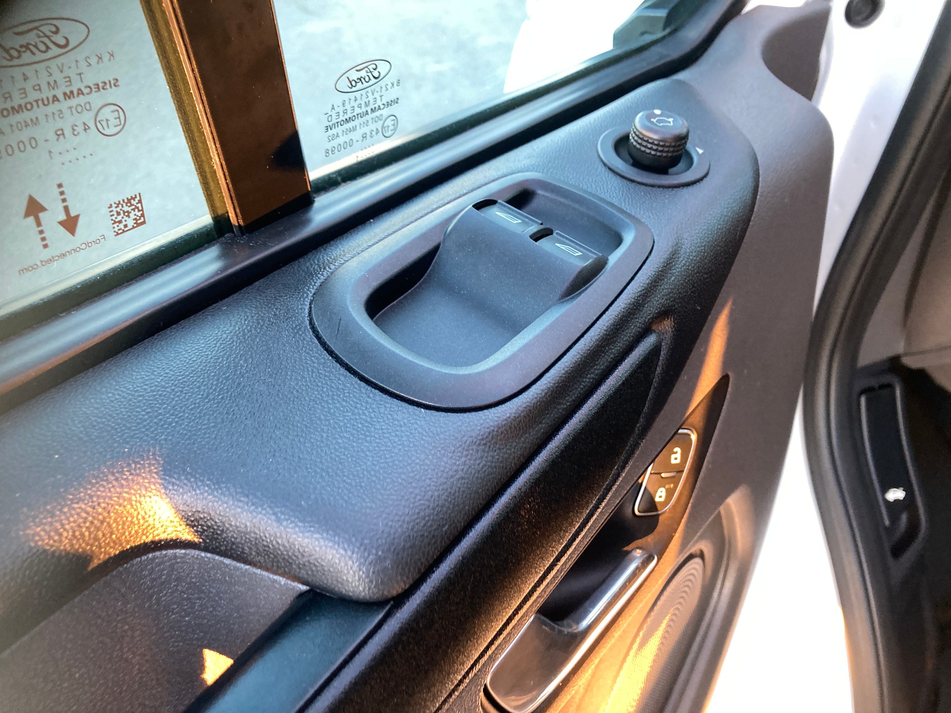 FORD Transit Custom Van 300 L1H1 Trend mit Anhängerkupplung-image-10
