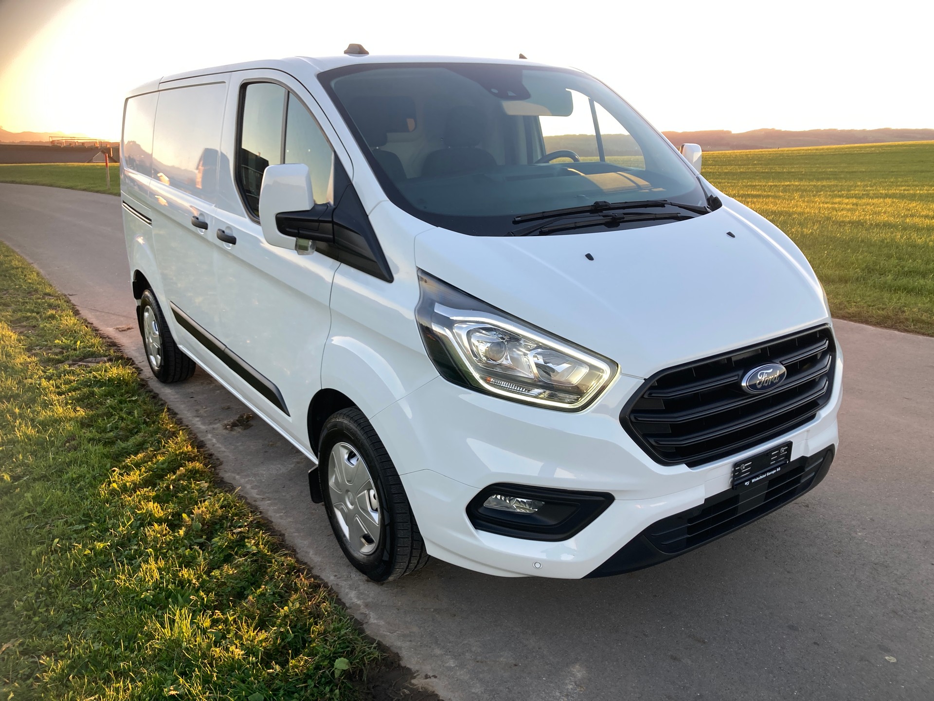 FORD Transit Custom Van 300 L1H1 Trend mit Anhängerkupplung-image-1